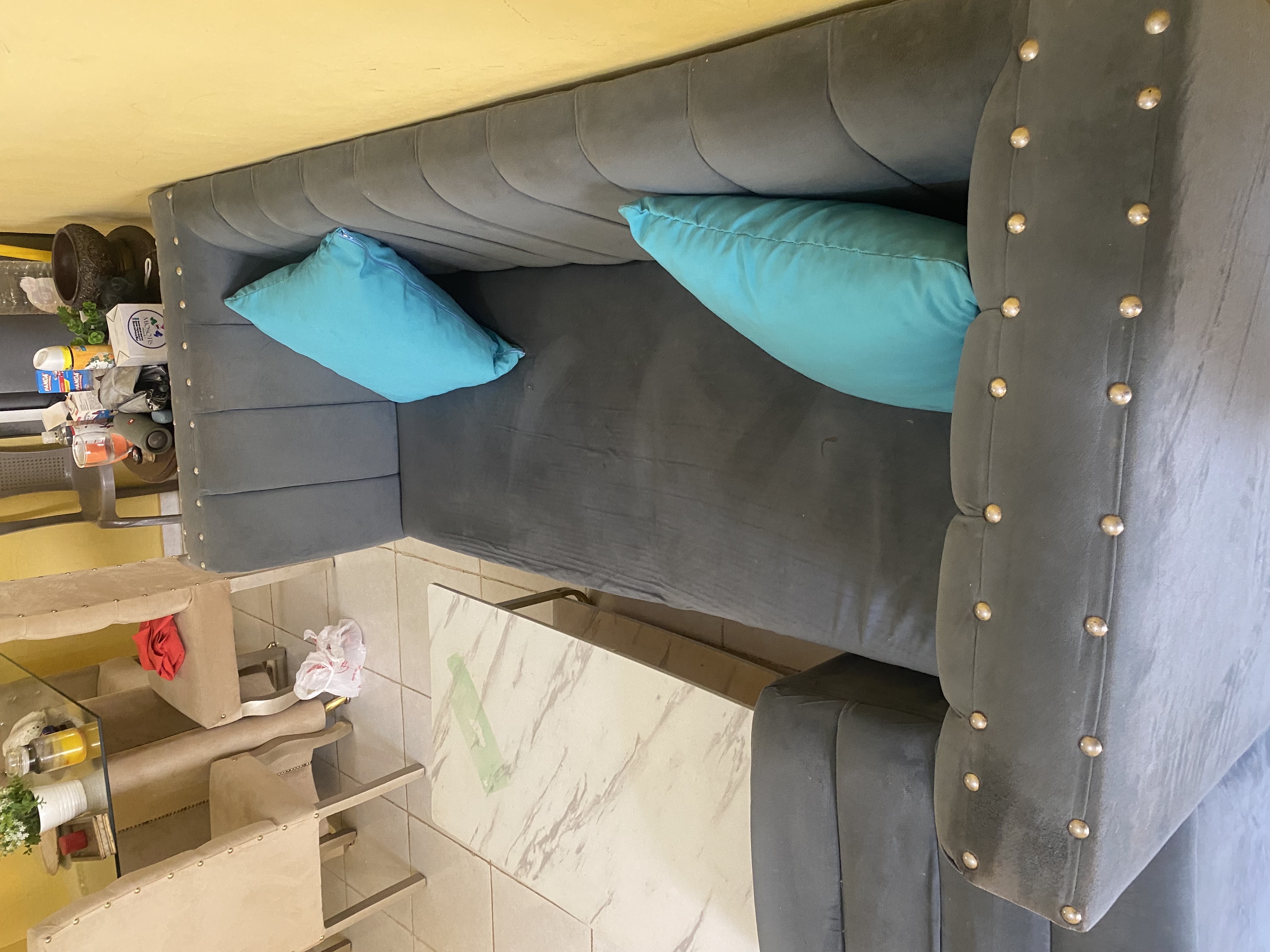 muebles y colchones - esté mueble lo venderé completo con todo y mesa y los dos cojines  1
