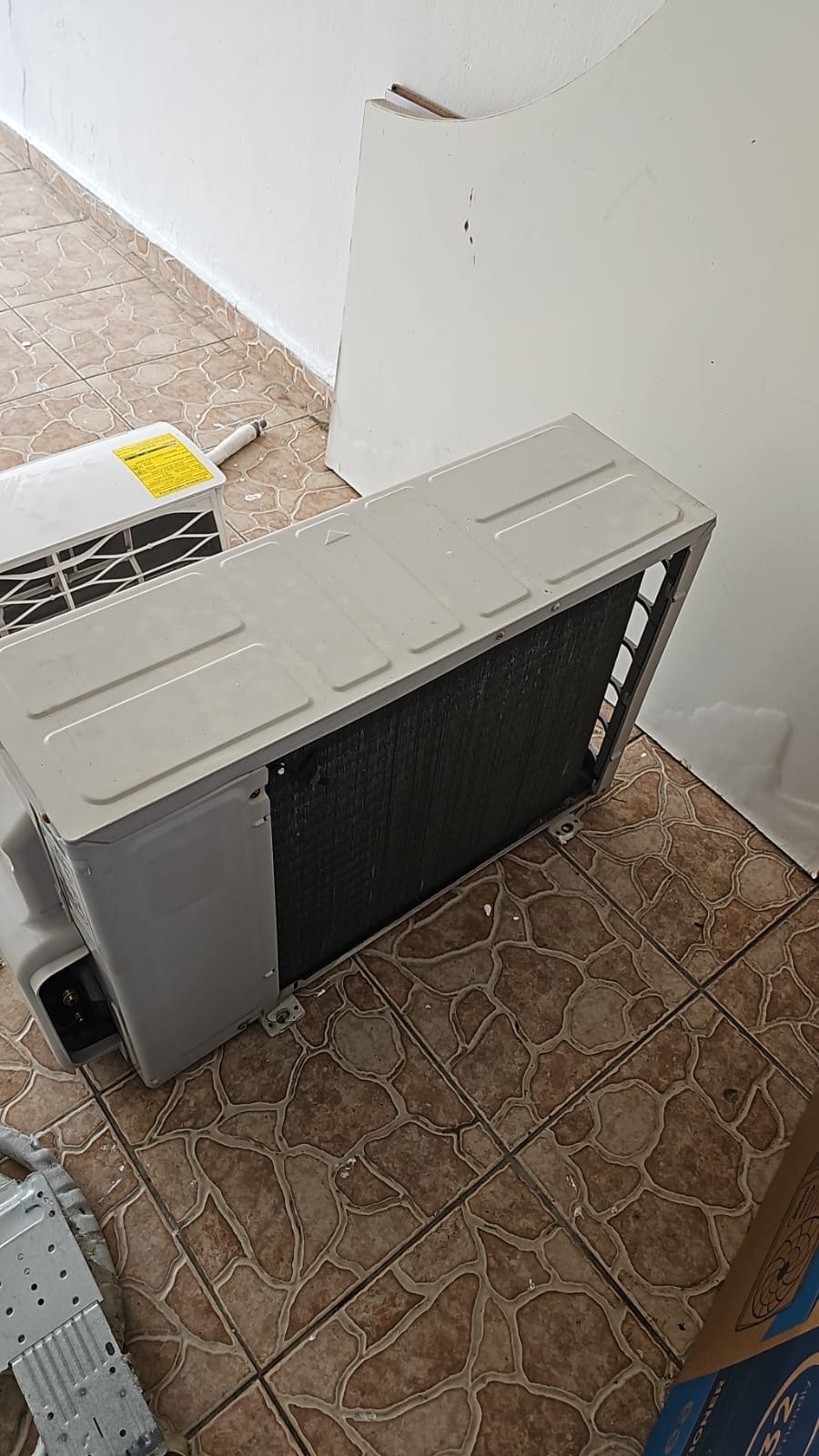 aires acondicionados y abanicos - Aire LG 12mil BTU Como nuevo 2