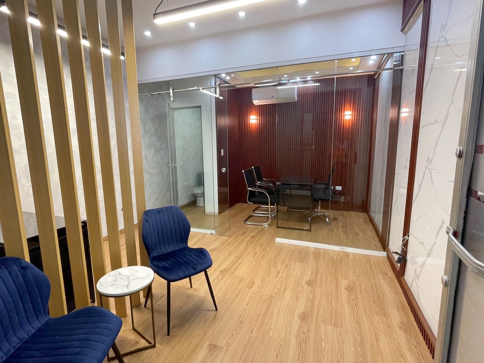 oficinas y locales comerciales - Alquiler local primer nivel amoblado 7