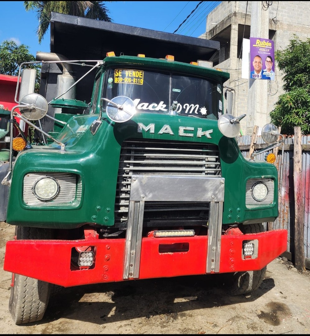 camiones y vehiculos pesados - Camion Mack DM 0
