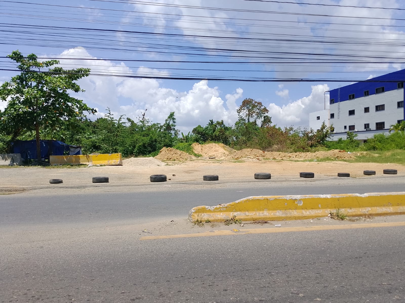 solares y terrenos - Solar en Alquiler Av. Mella Santo Domingo Este  1