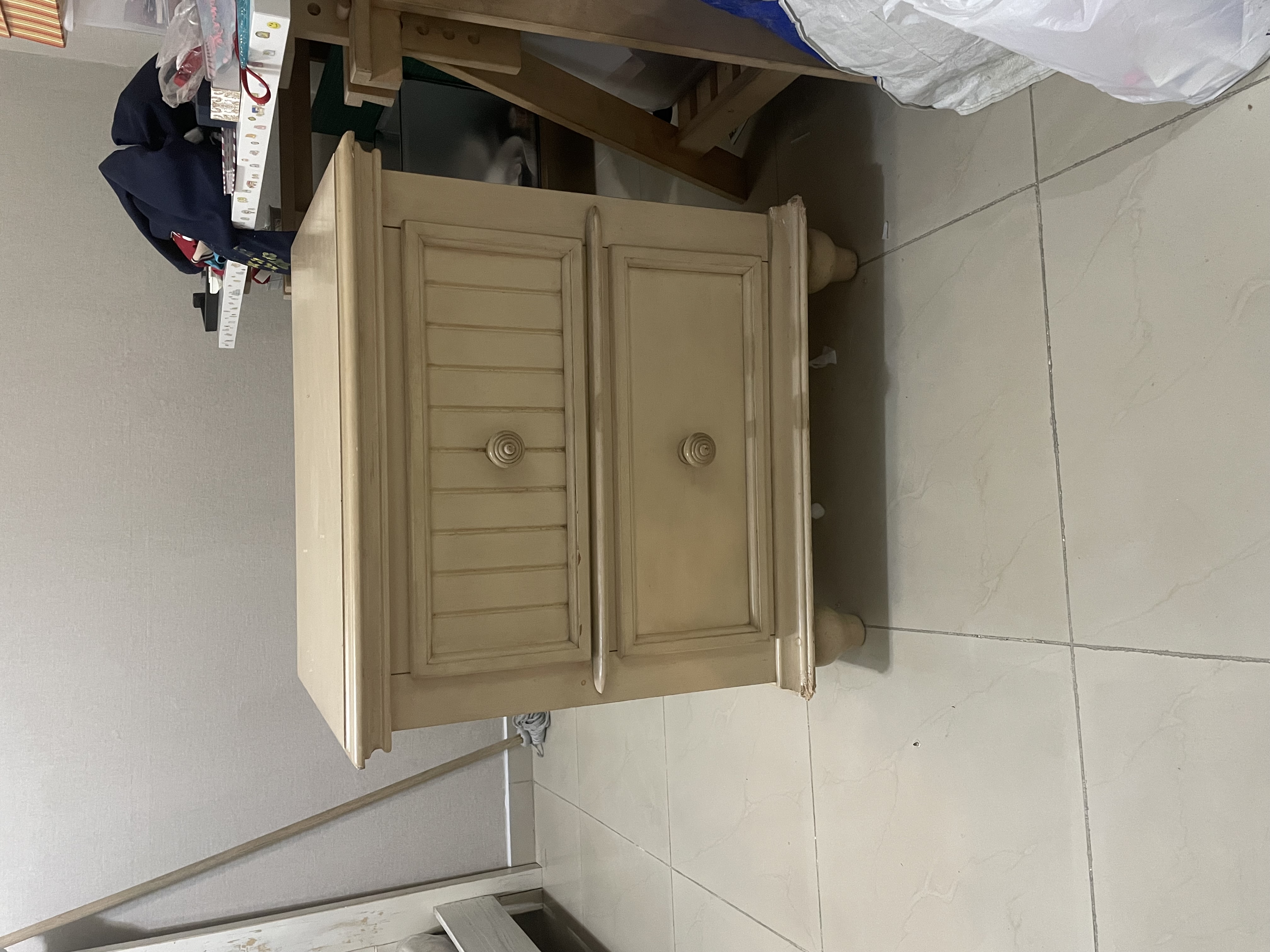 muebles y colchones - Cama Full + 2 Mesitas de noche + Gavetero con 5 Gavetas 