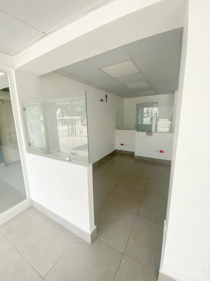oficinas y locales comerciales - Local en el renacimiento  2