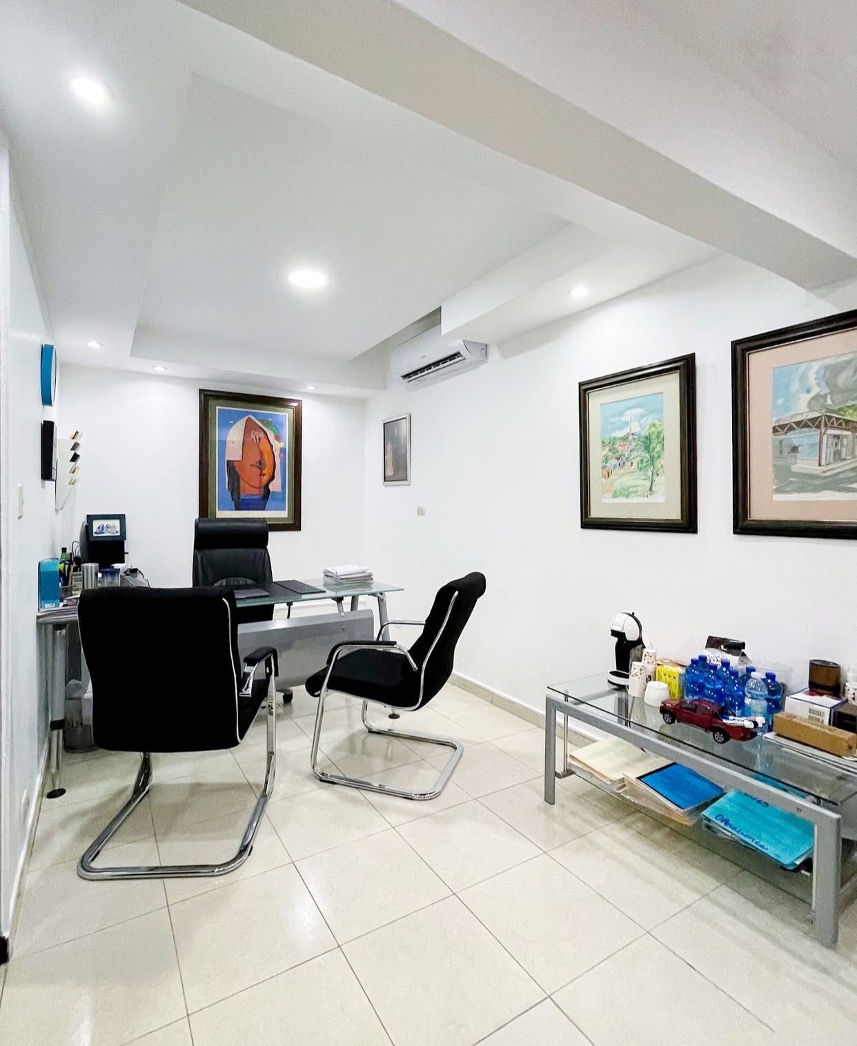 oficinas y locales comerciales - Alquiler local céntrico en los Prados  4