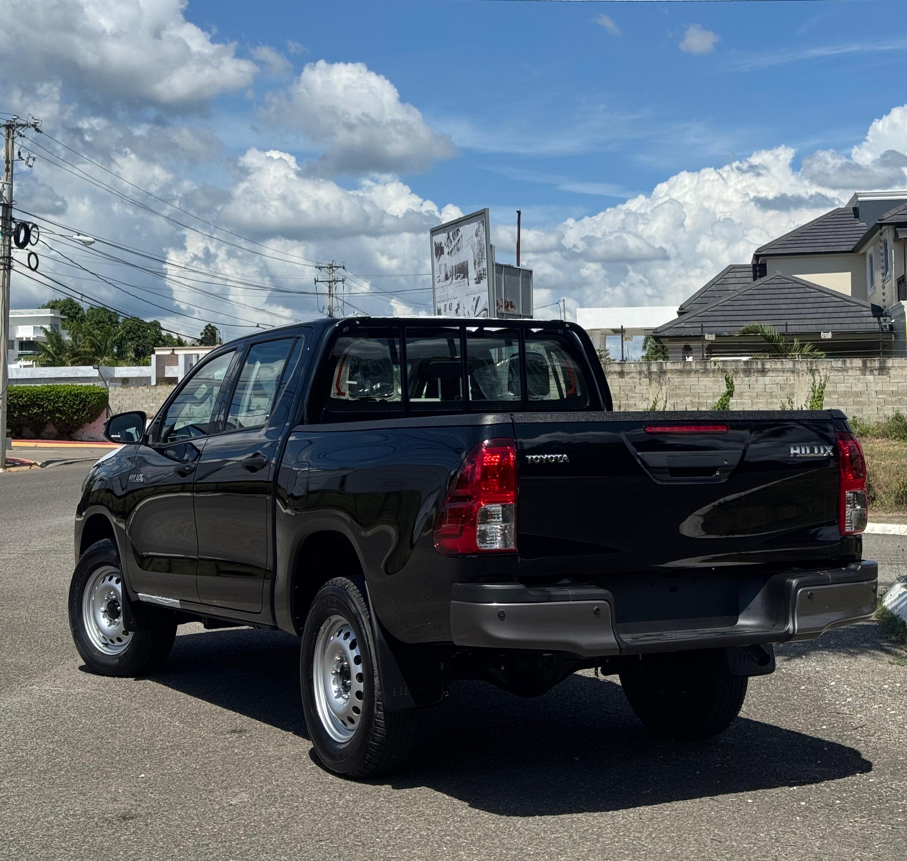 jeepetas y camionetas - Toyota Hilux 4WD 2024 2