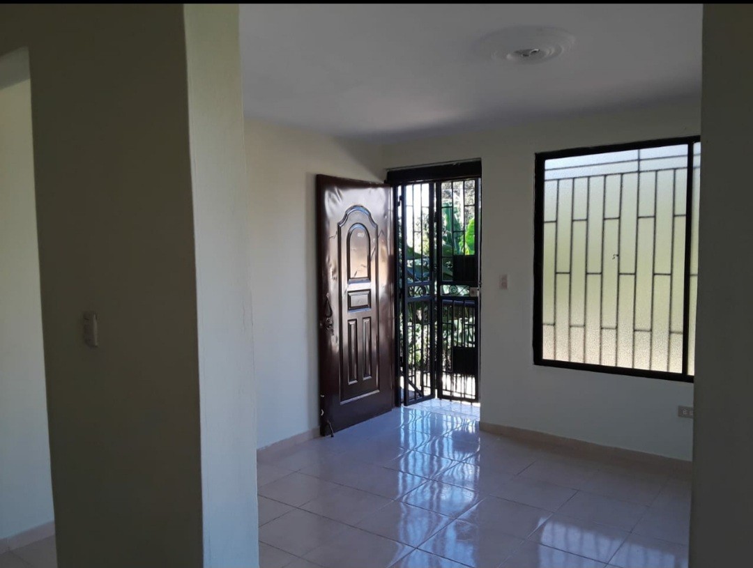 apartamentos - EDIFICIO DE TRES APARTAMENTOS GRANDES EN BAYONA MANOGUAYABO.  1
