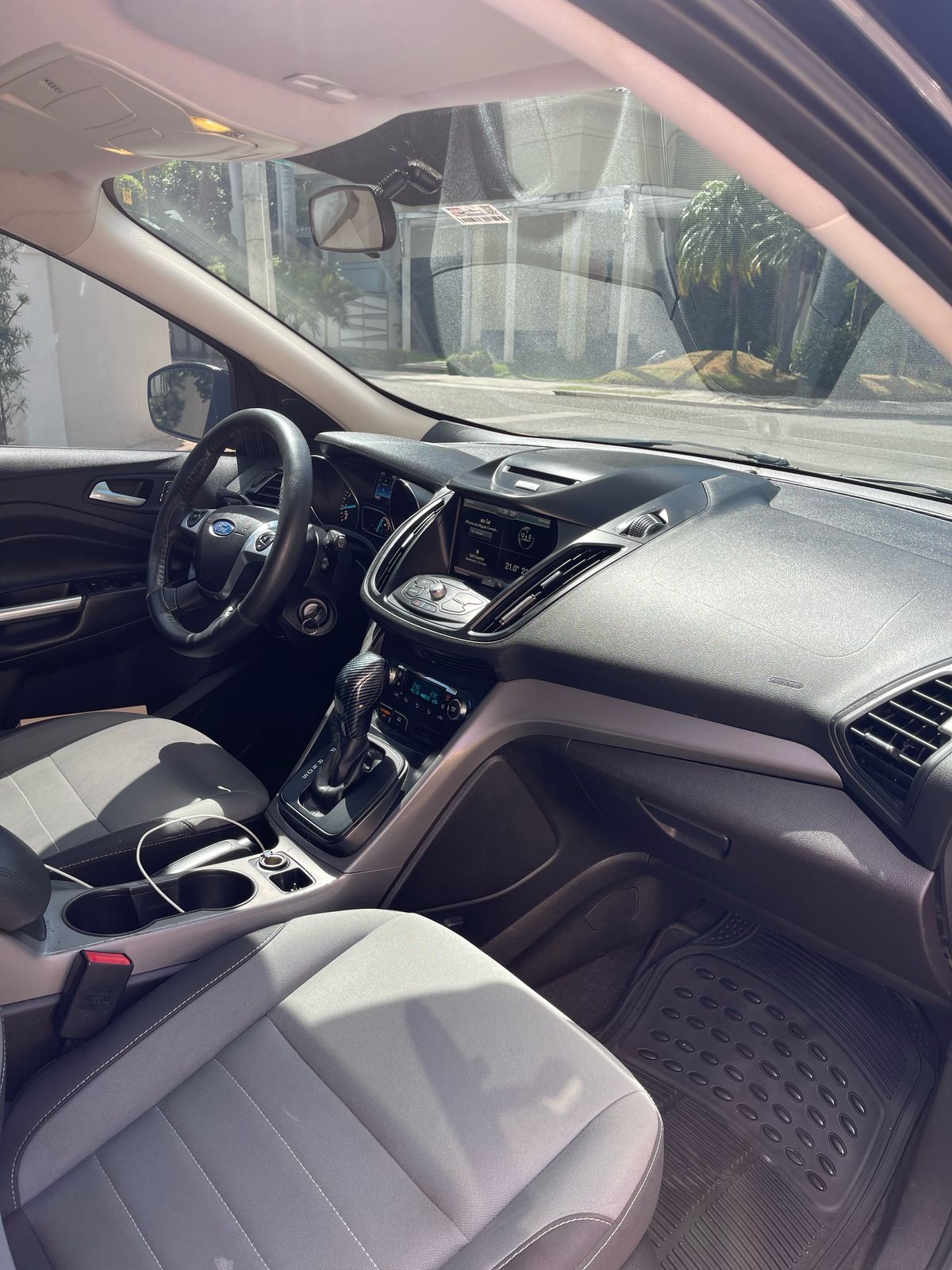 jeepetas y camionetas - Ford Escape 2016 con todos los extras. RD$ 495,000 7