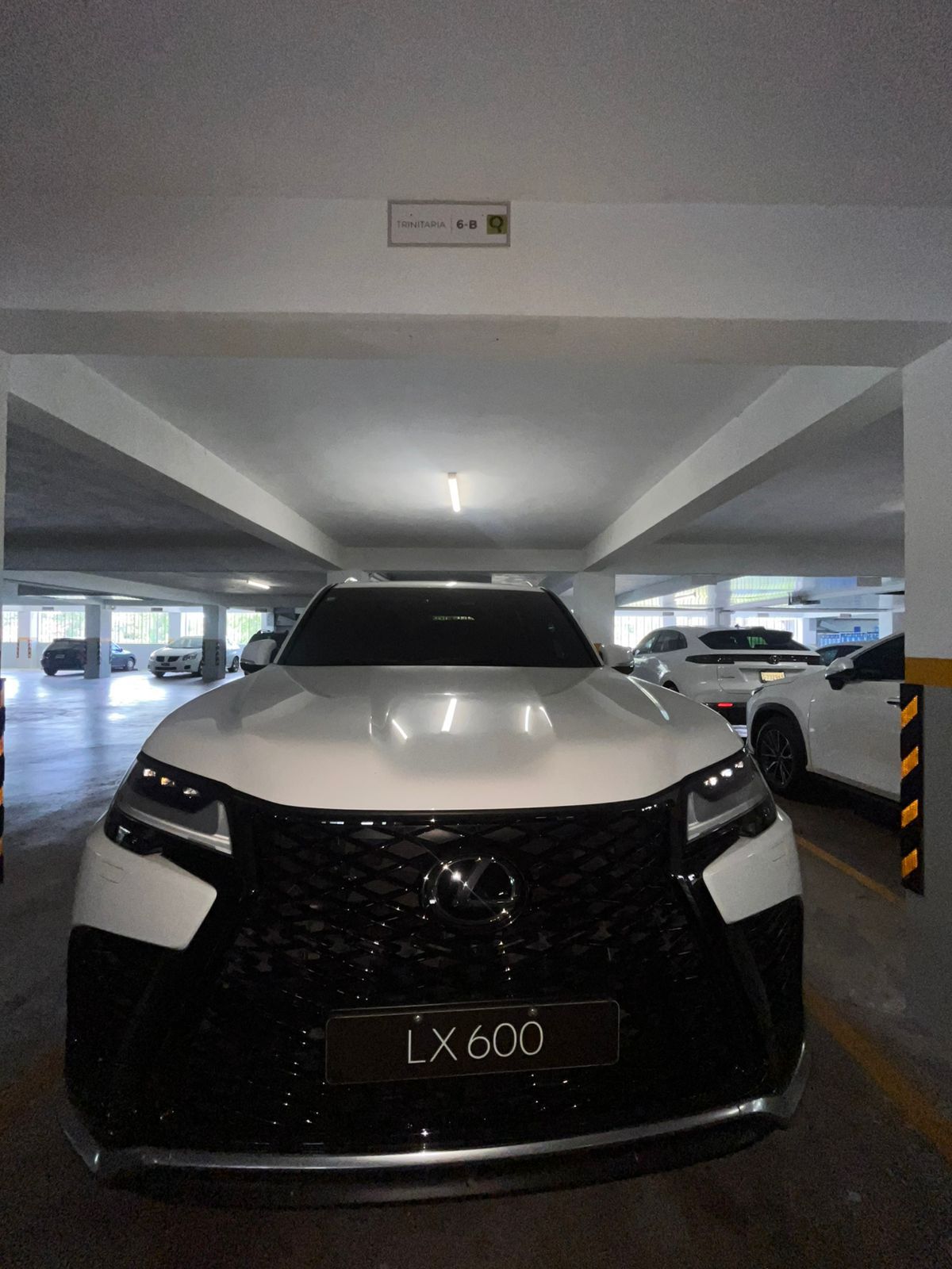 jeepetas y camionetas - SE VENDE: Lexus COMO NUEVO 8