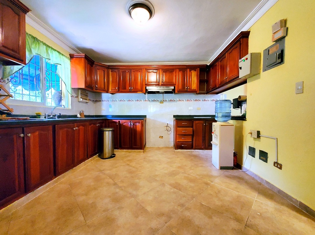 casas - Venta de casa en el mirador este de 450mts Santo Domingo  7