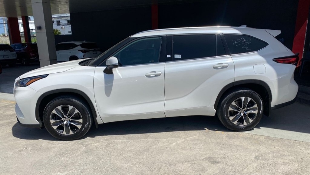 jeepetas y camionetas - 2020 Toyota Highlander XLE 4x4  3