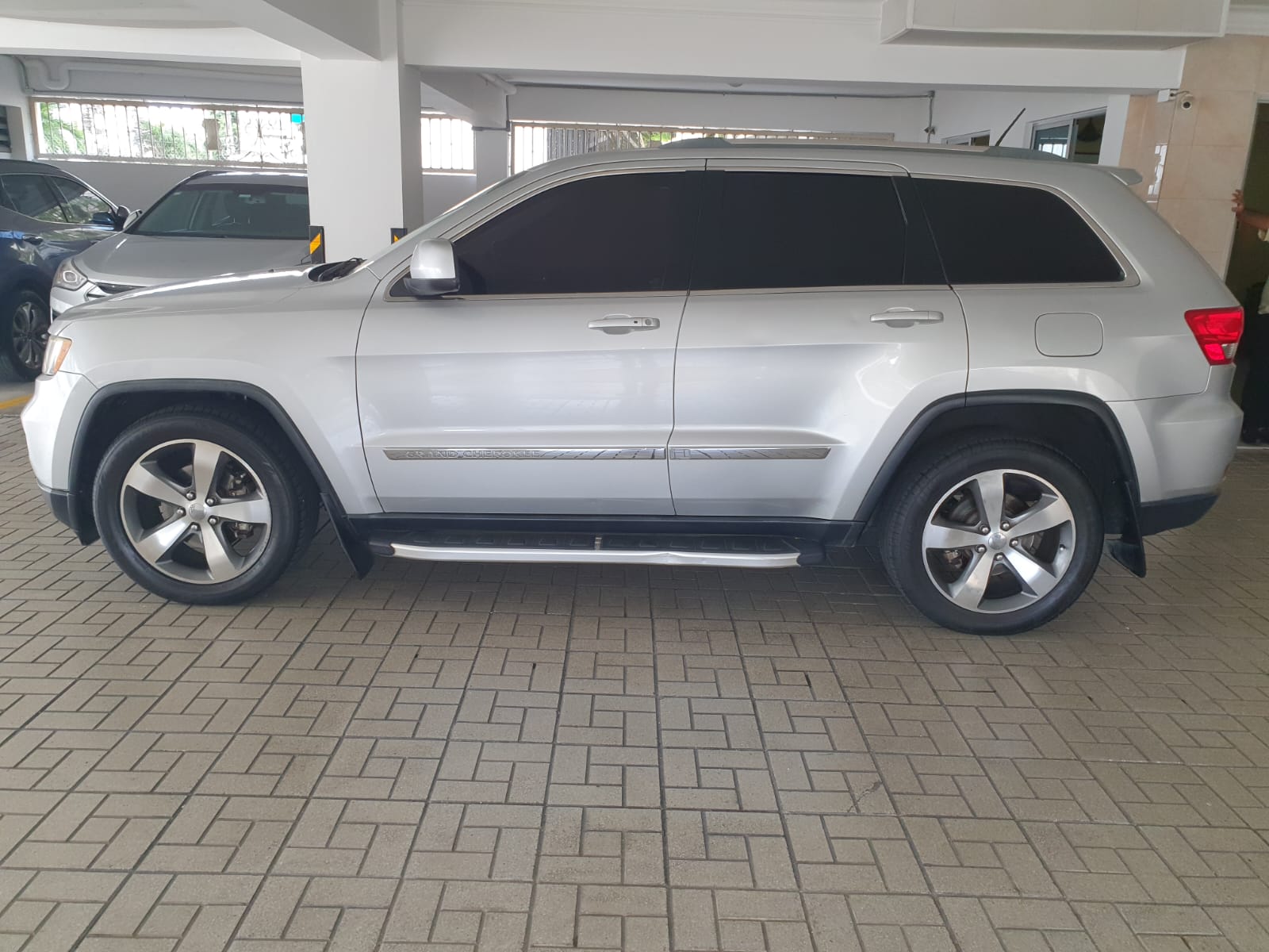 jeepetas y camionetas - venta de oportunidad Jeep laredo 4x4 2012. 1