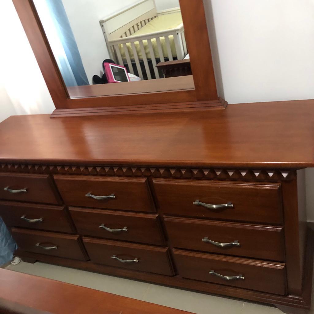 muebles y colchones - Juego de Habitación completo en Caoba. 55,000 negociable...