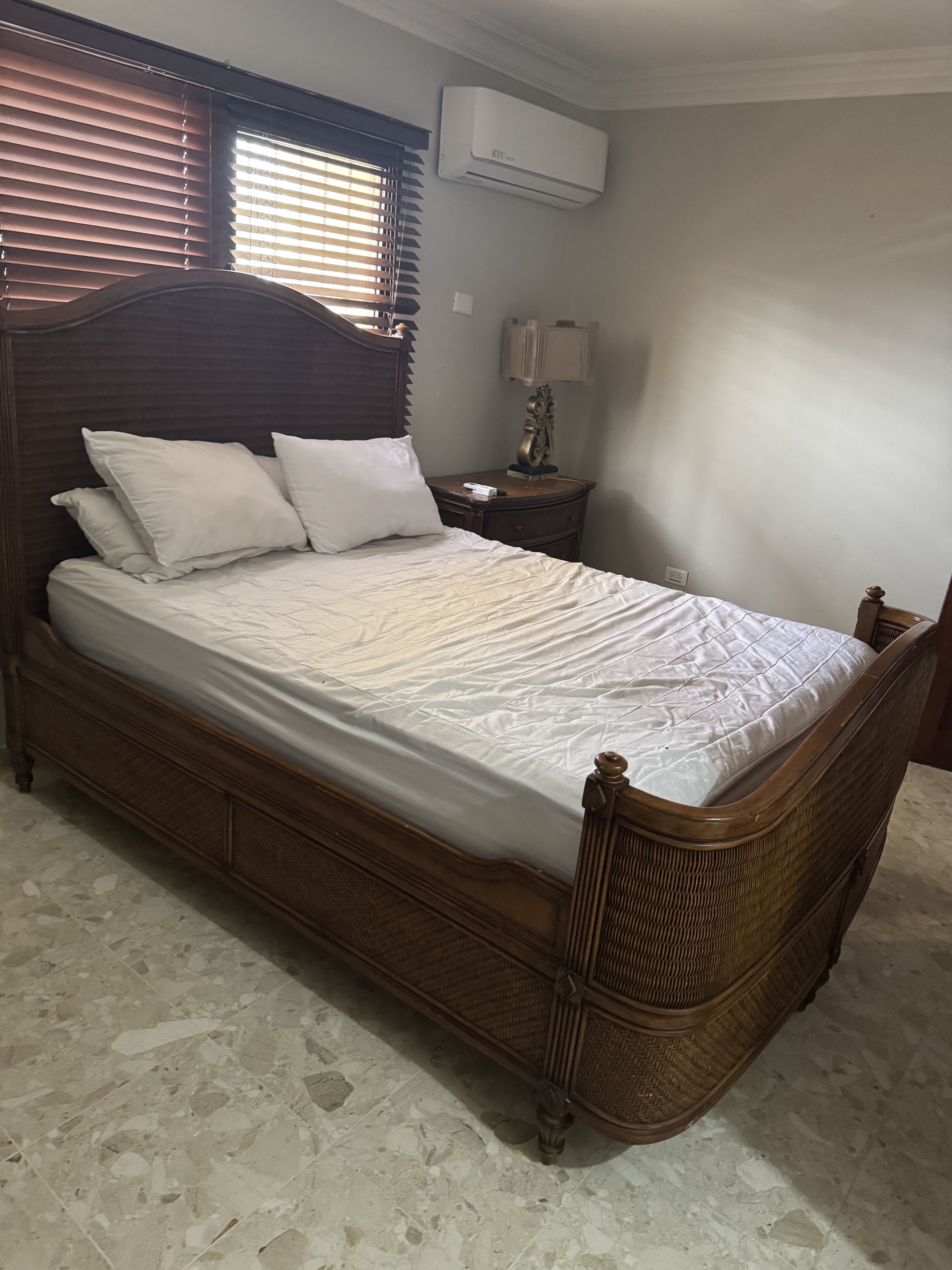 muebles y colchones - Juego de Habitacion Queen usado 0