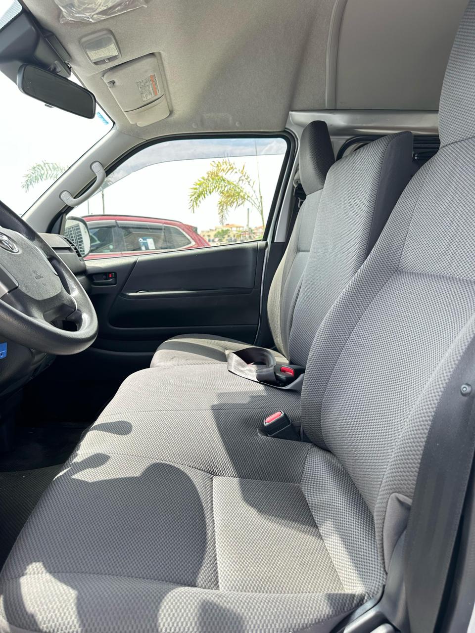 otros vehiculos - TOYOTA HIACE 2018✅ Precio 1,650,000  Recibimos tu  5