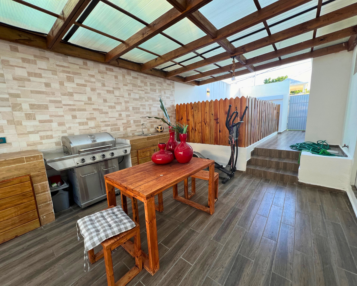 casas - Casa Moderna en Arroyo Hondo III con piscina  4