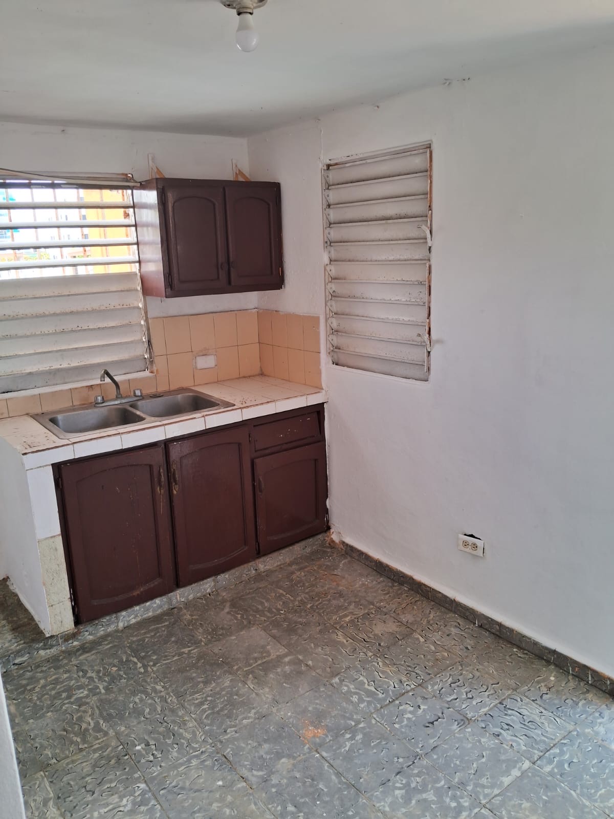 apartamentos - se alquila apartamento de 1hb 9500 en el 30 de mayo 5