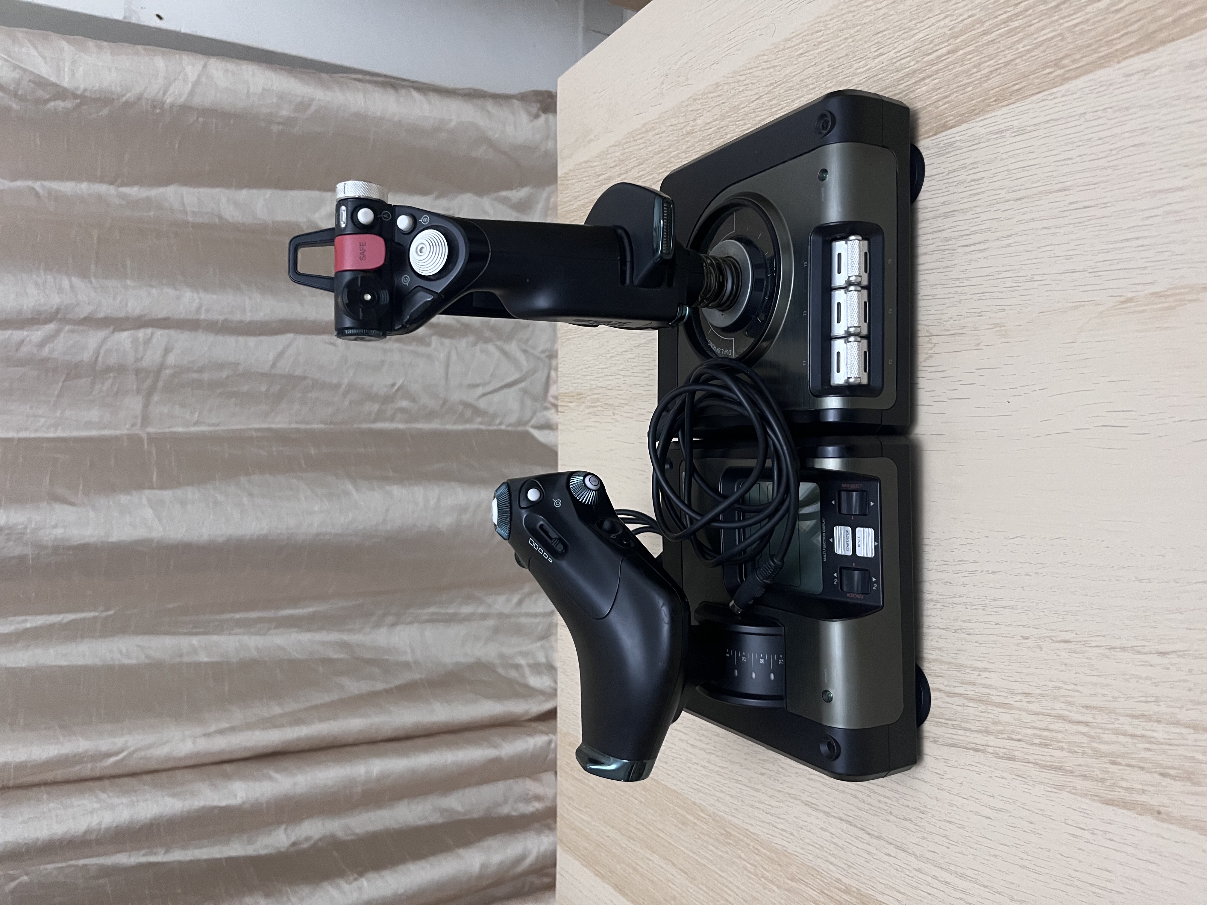 consolas y videojuegos - Joystick de Vuelo Saitek X52 PRO $8,000 0