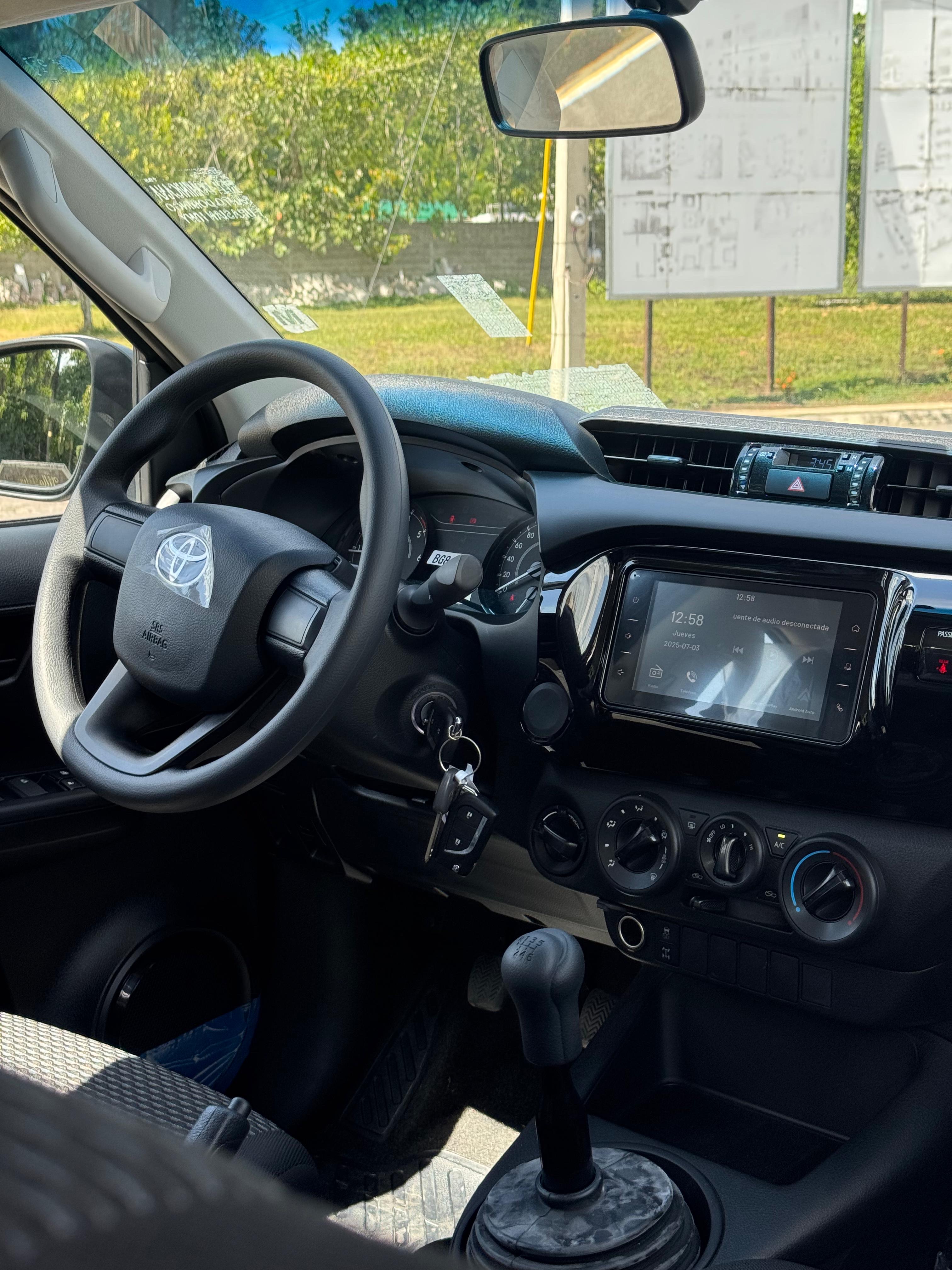 jeepetas y camionetas - Toyota Hilux 4WD 2024 3