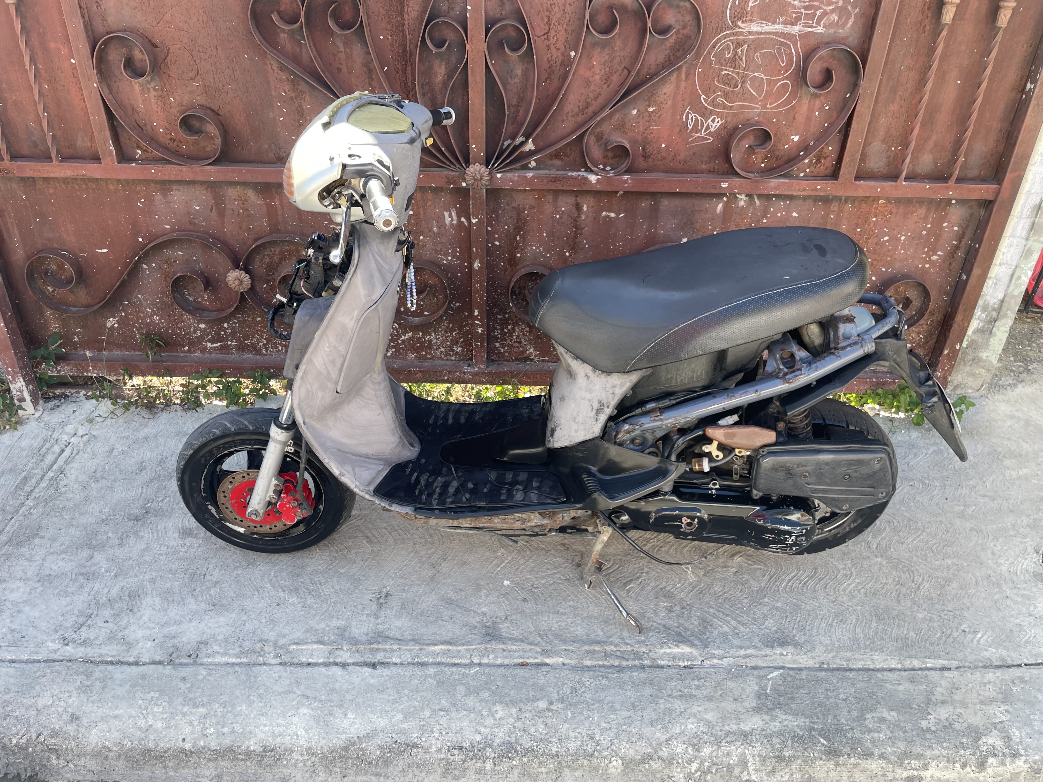motores y pasolas - Honda Lead 100