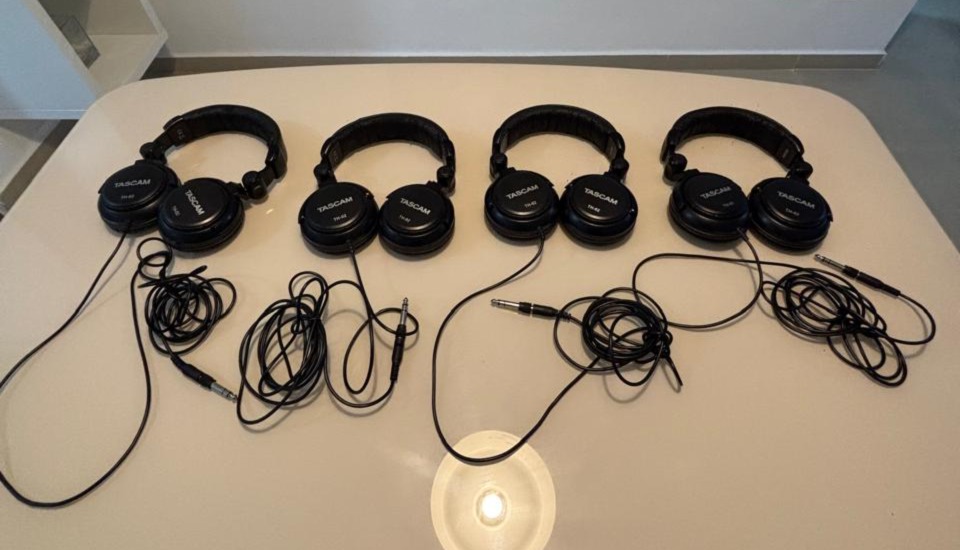 camaras y audio - Tascam Studio Headphones 500 c/u (4 disponibles) 0