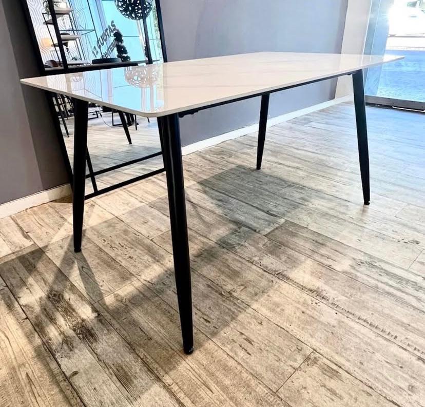 electrodomesticos - mesa de comedor de cuatro sillas no incluye la silla