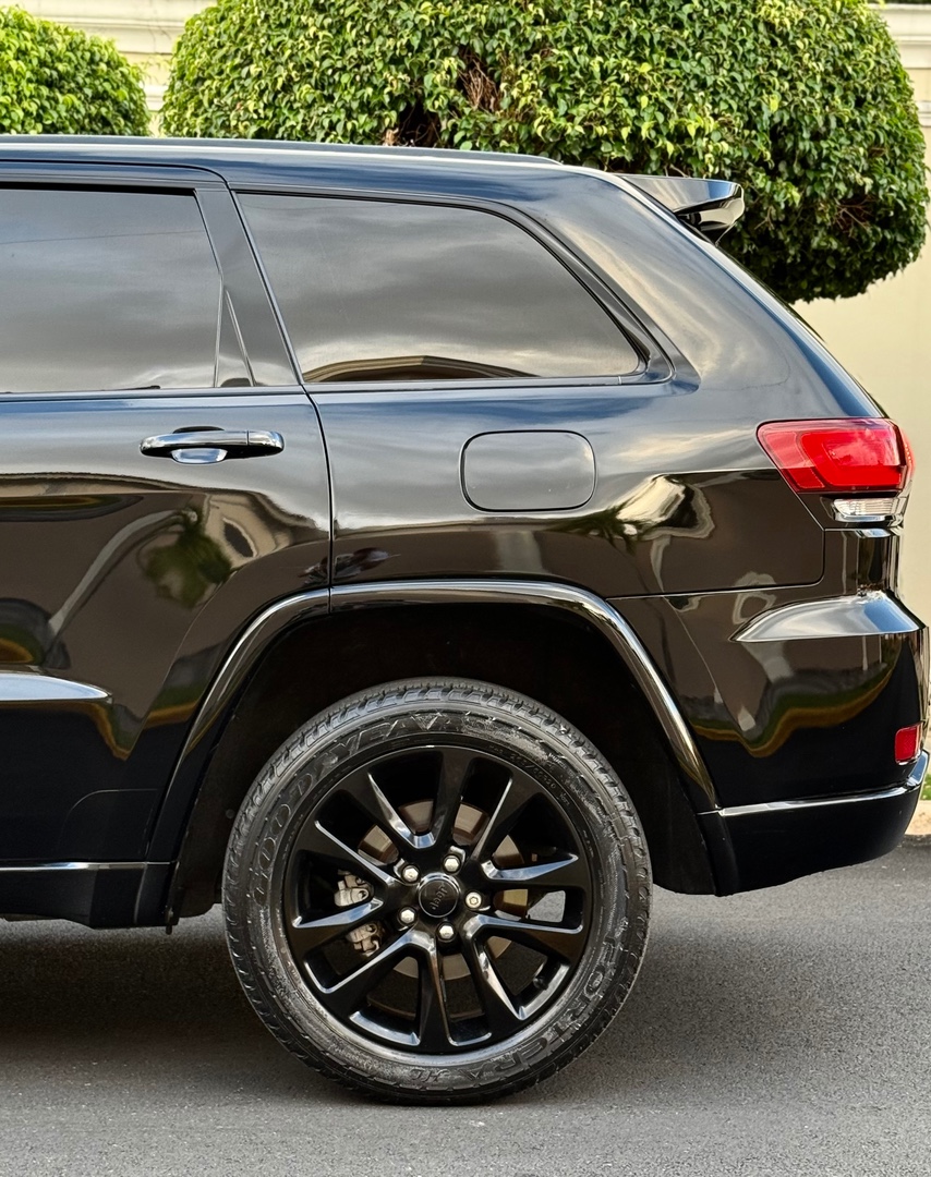jeepetas y camionetas - Jeep Grand Cherokee Altitude 4x4 2017 US$18,900 4