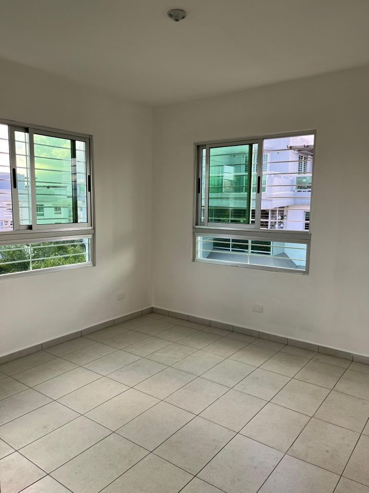 apartamentos - Penthouse en alquiler
Ave. República de Colombia
Residencial Jardines del Fresno 8