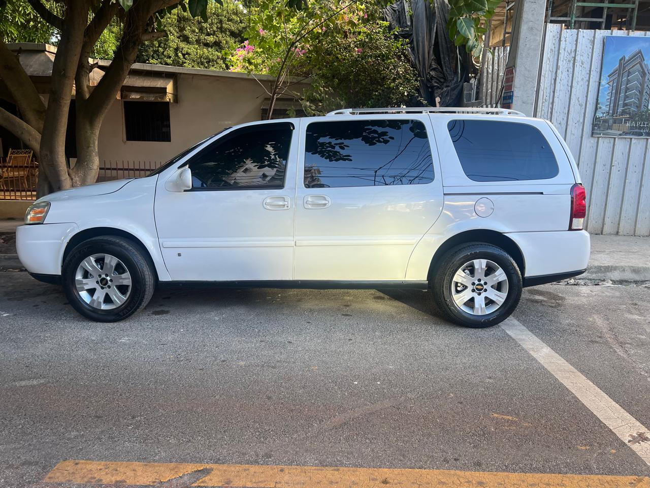 jeepetas y camionetas - Vendo minivan Chevrolet Uplander 2007 /único dueño 1