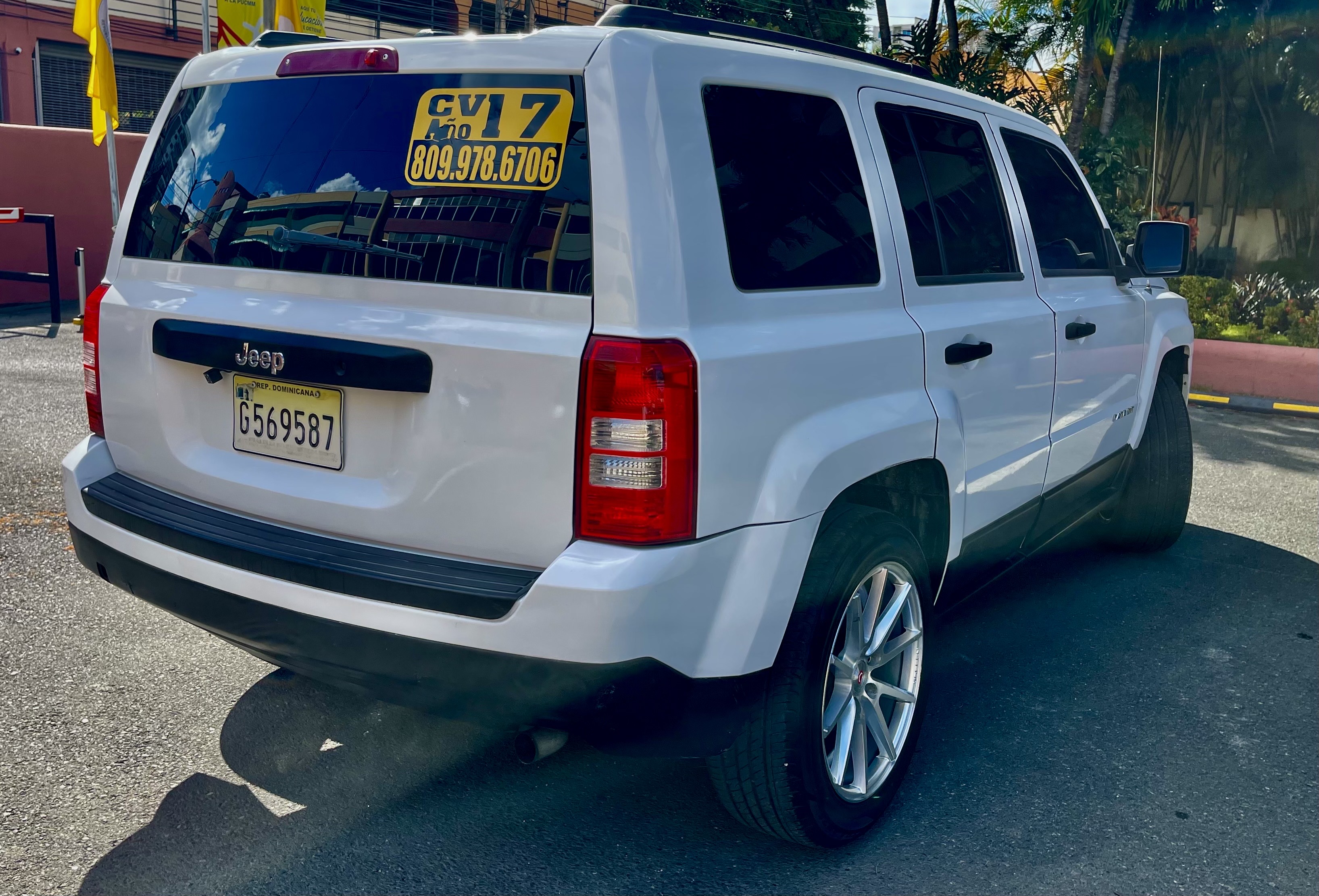 jeepetas y camionetas - Jeep Patriot excelente estado, segundo dueño y muy económica, vidrios tintados.
 3