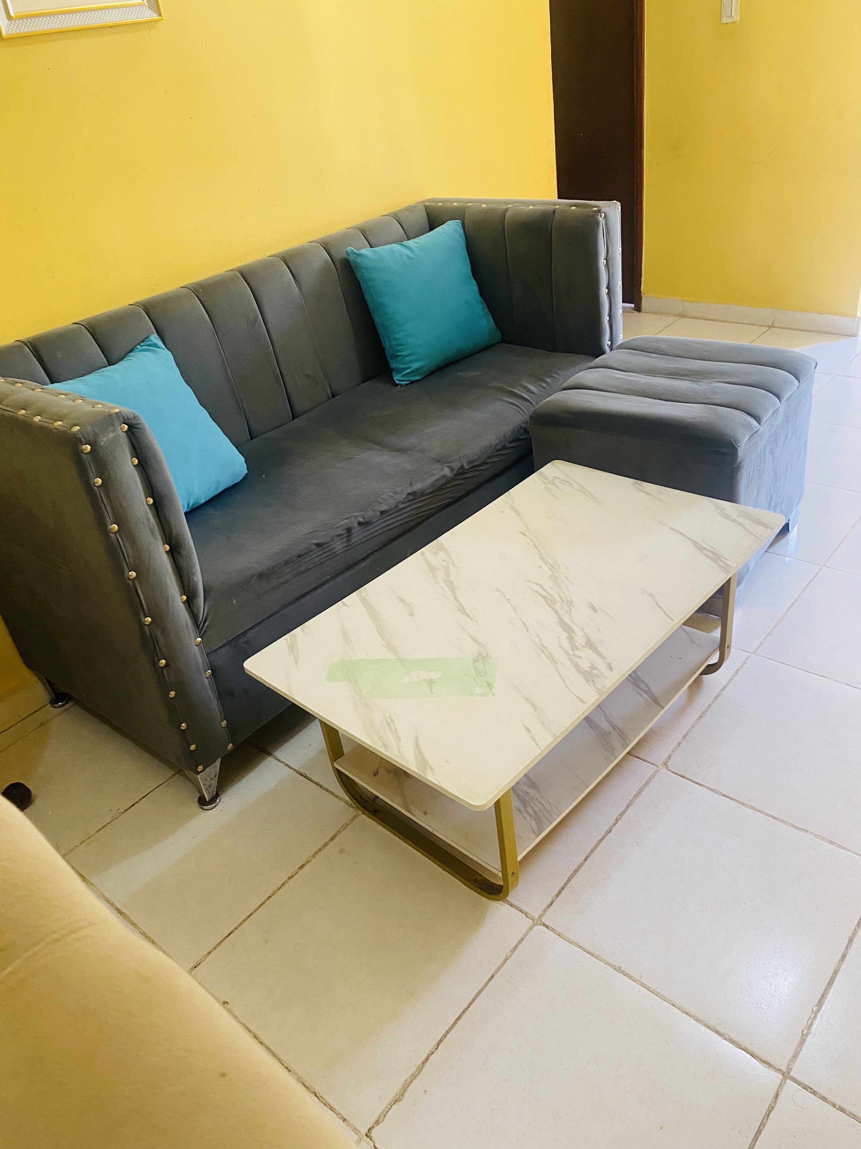 muebles y colchones - esté mueble lo venderé completo con todo y mesa y los dos cojines  3