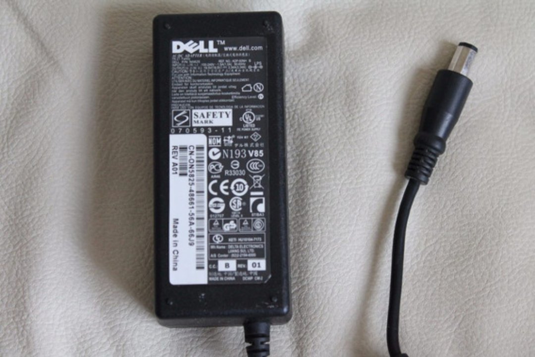 computadoras y laptops - CARGADOR FUENTE PARA LAPTOP DELL ,AC,65W,19.5V PUNTA FINA 1