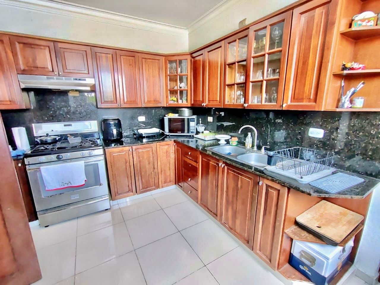 apartamentos - Vendo en el millón tercer nivel tres hab 2.5 baños 8