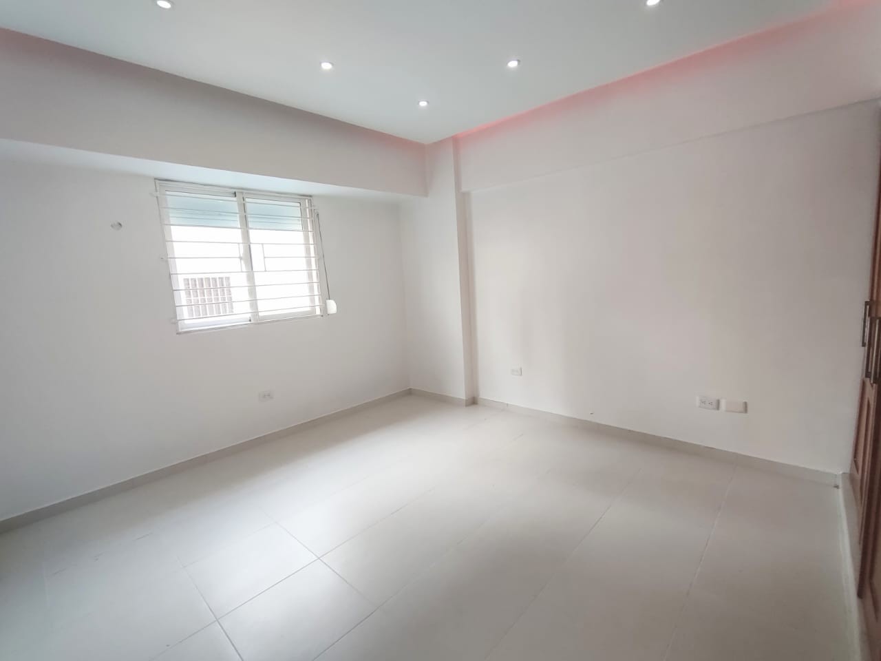 apartamentos - Apartamento en Venta
 SERRALLES
USD 240,000.00
Mantenimiento: RD$12,000.00
 7
