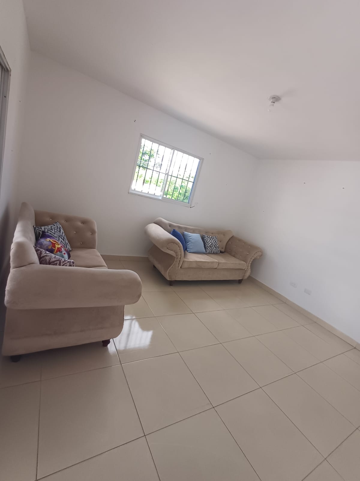 casas - CASA EN VENTA EN LOS PRADOS DEL REY, SANTIAGO. 8