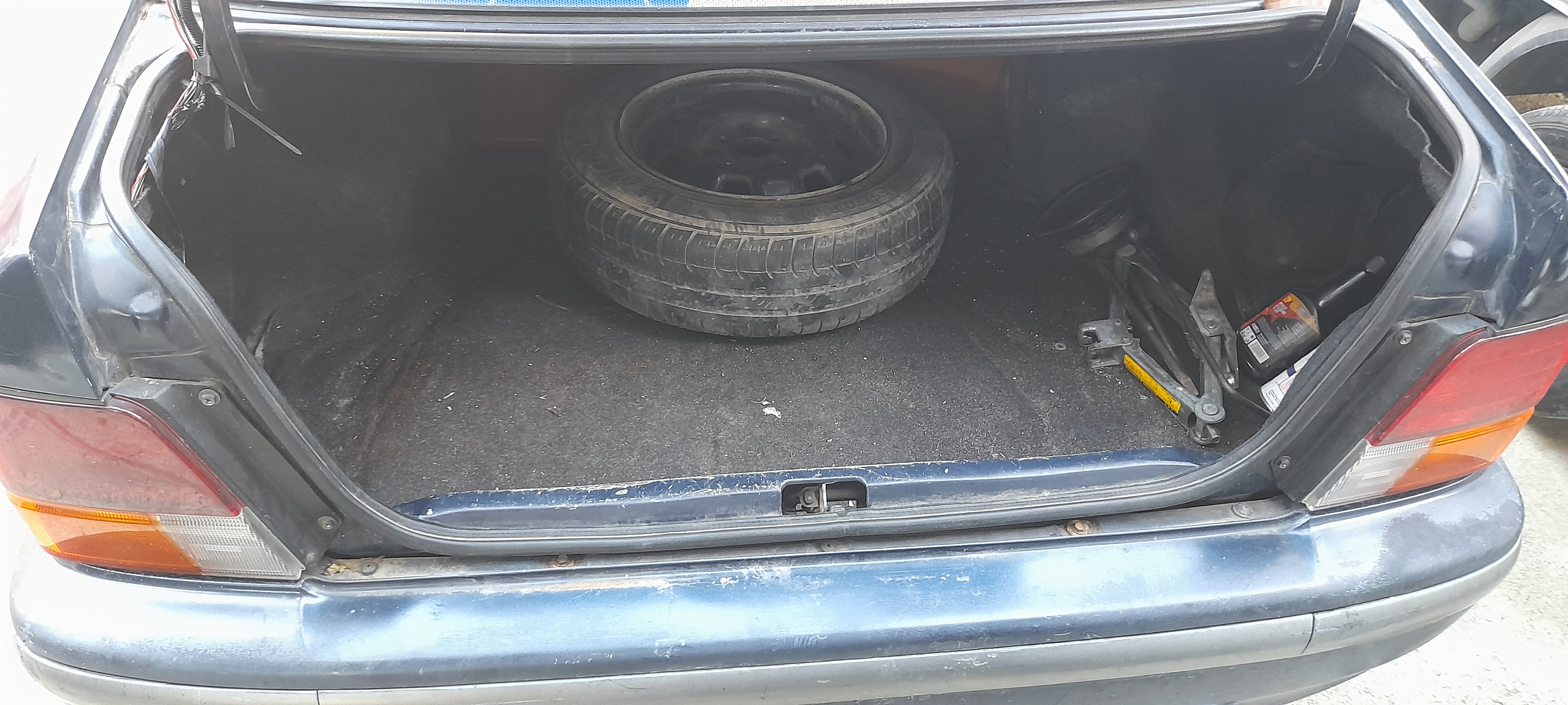 carros - lo vendo para un completivo para comprar una camioneta que necesito para trabaja