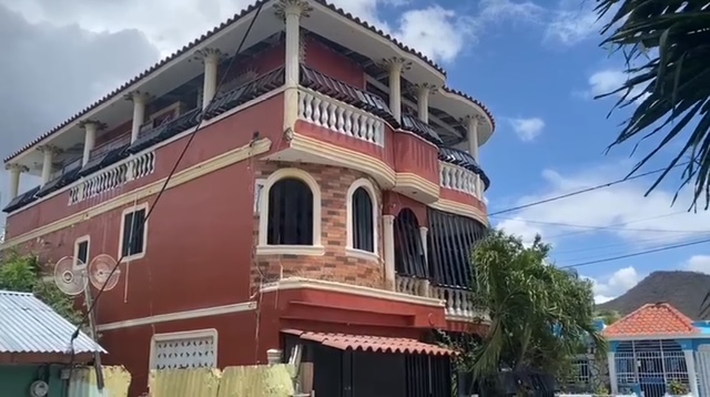 casas - CASA DE TRES NIVELES 3