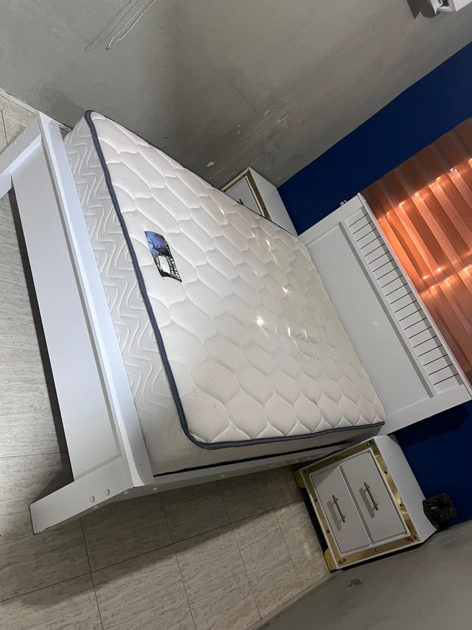 muebles y colchones - juego de cama, colchon memory foam y 2 mesas de noche 54'' 0