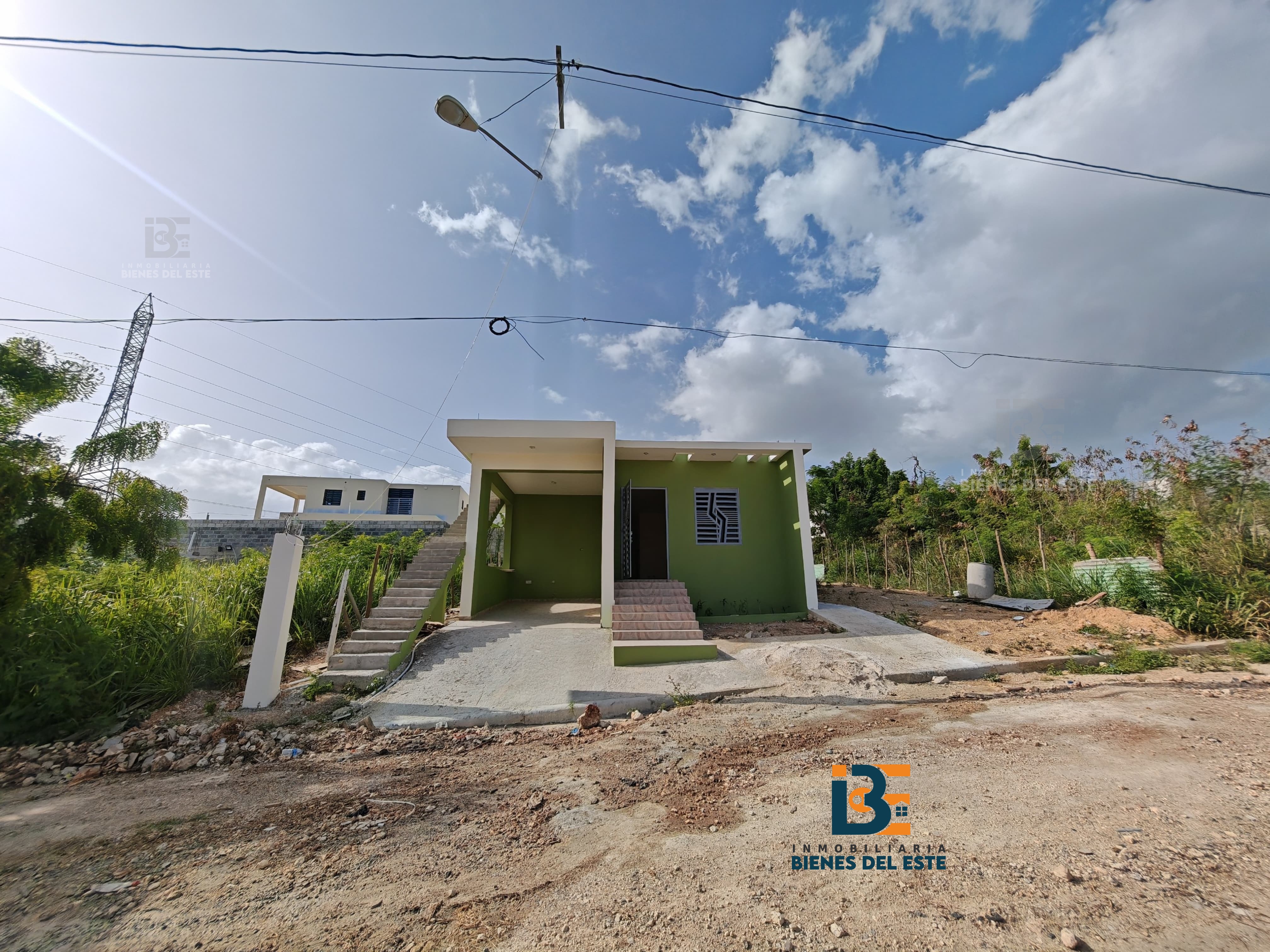 casas - Se Renta Vivienda con mucho Patio en Villa Visan 0