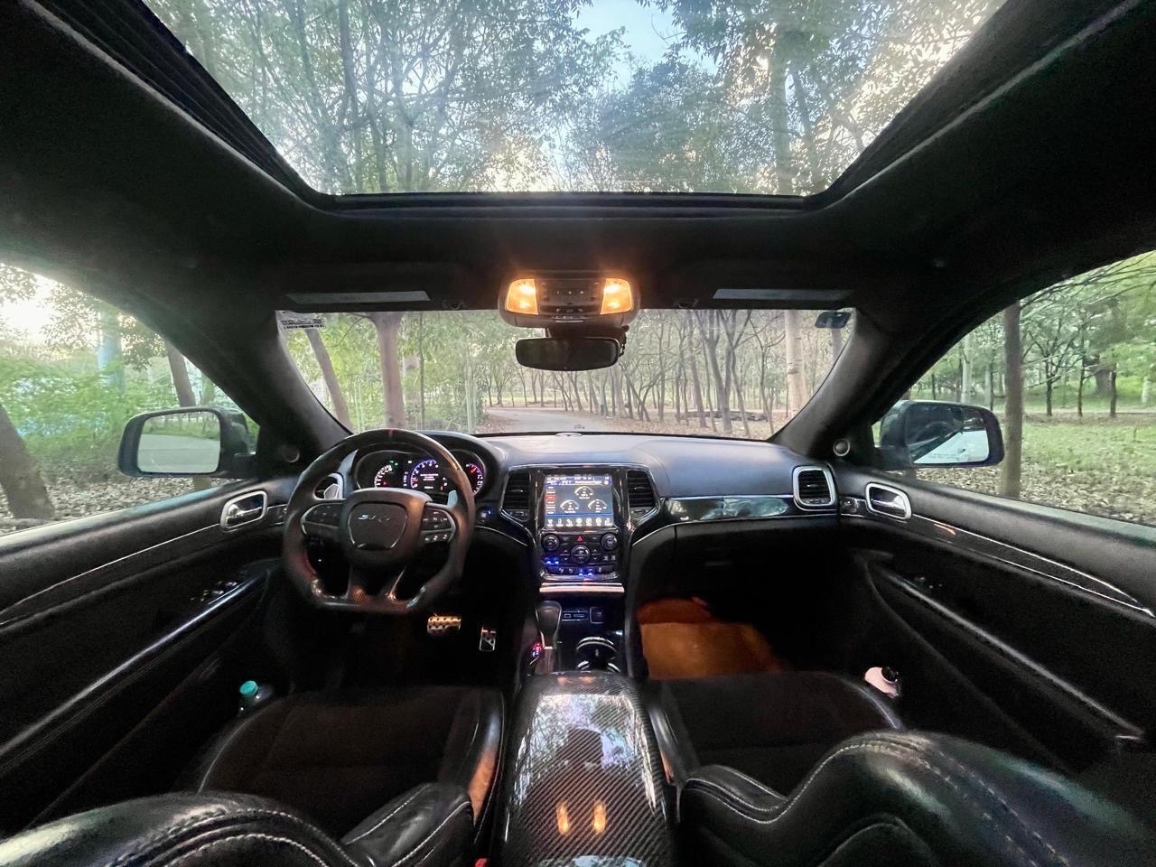 jeepetas y camionetas - VENDO EXCELENTE CONDICIÓN JEEP GRAND CHEROKEE SRT 4x4 5