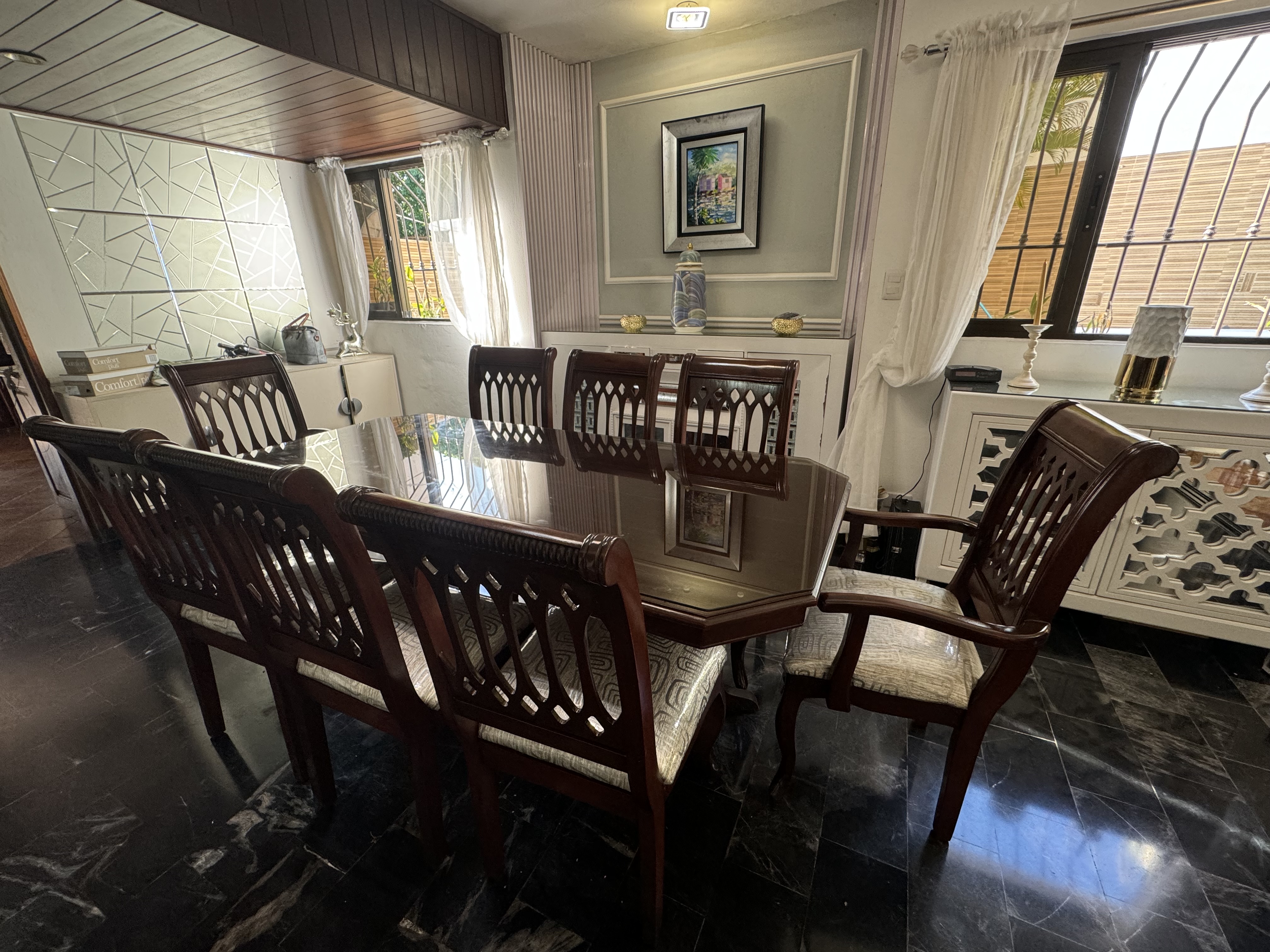 muebles y colchones - COMEDOR EN CAOBA CON TOPE DE CRISTAL 8 SILLAS 1