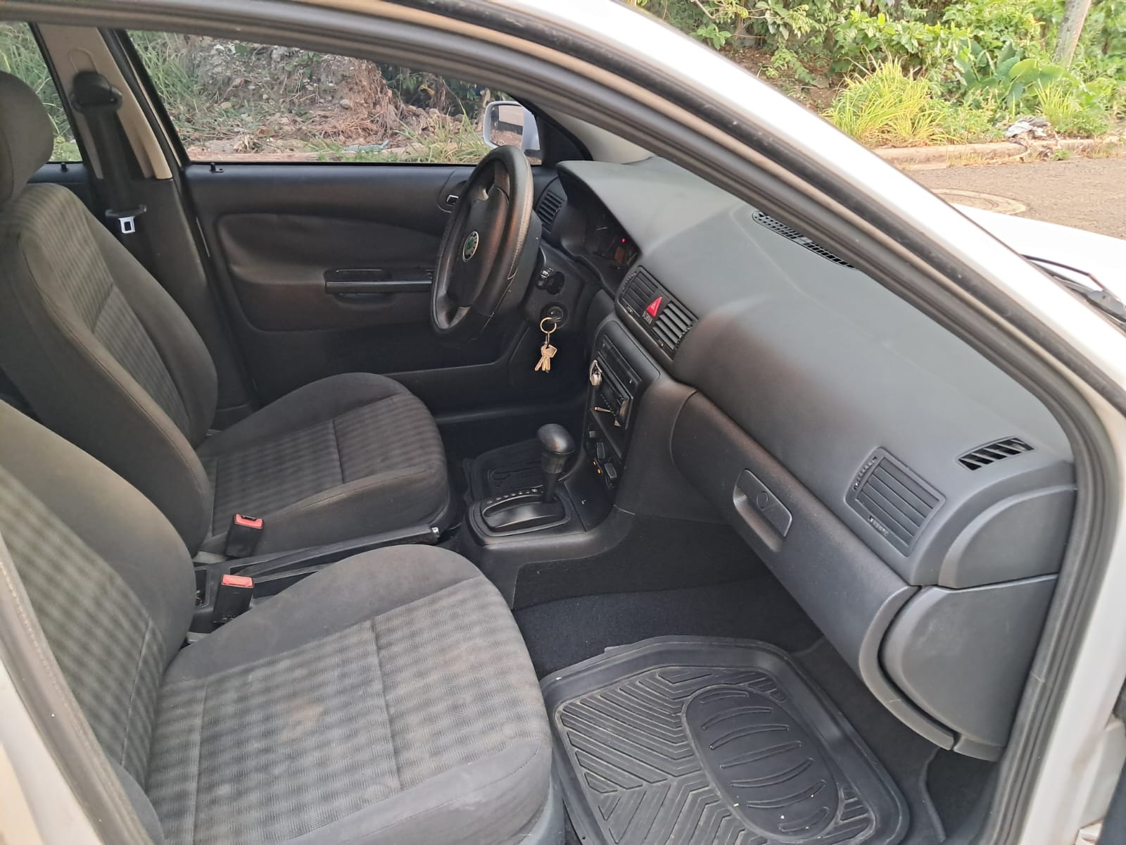 carros - Skoda octavia 2008 gasolina 1.6 impecable  2