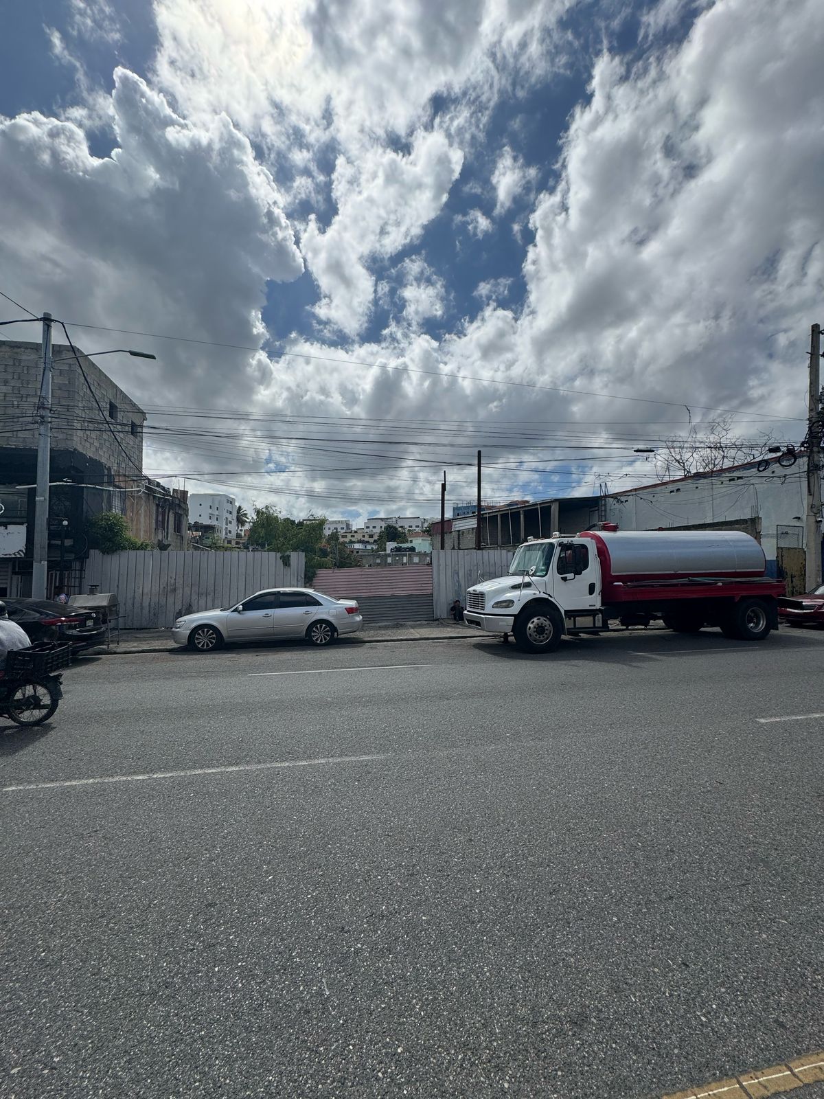 solares y terrenos -  Solar de 804 Metros En La Avenida Los Próceres 2
