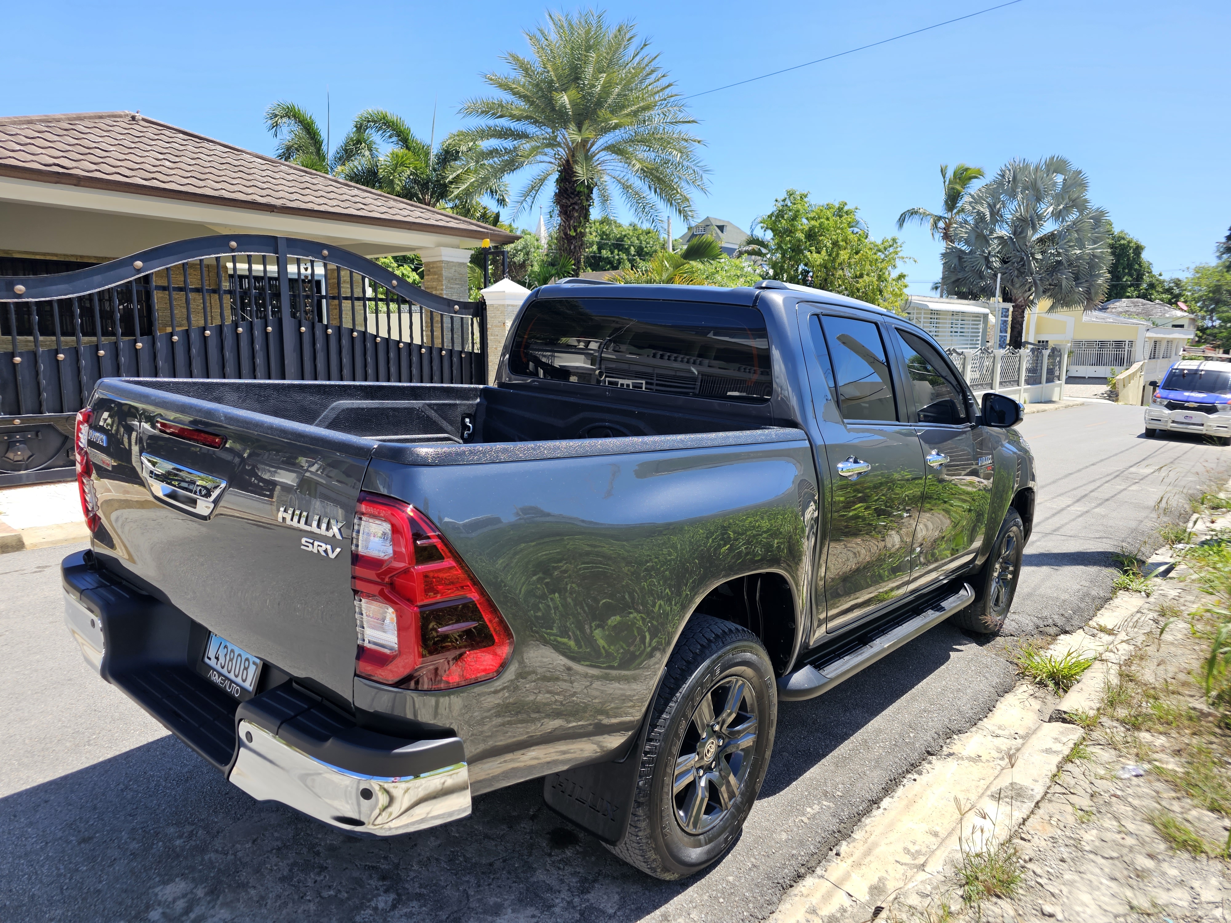 jeepetas y camionetas - Vendo Camioneta Toyota Hylux 2022 9