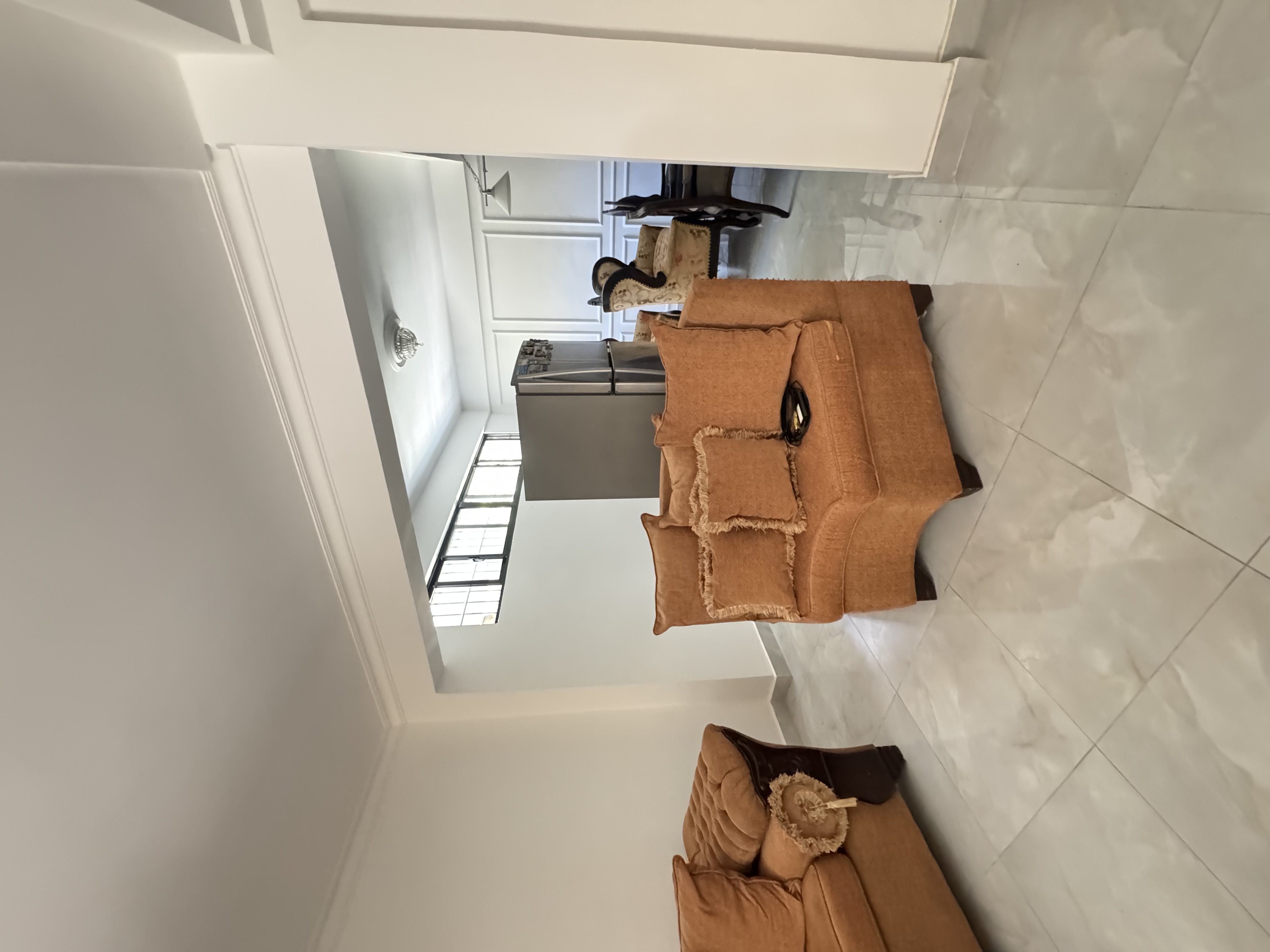 muebles y colchones - Elegante sofá seccional en caoba para 6 personas.  1