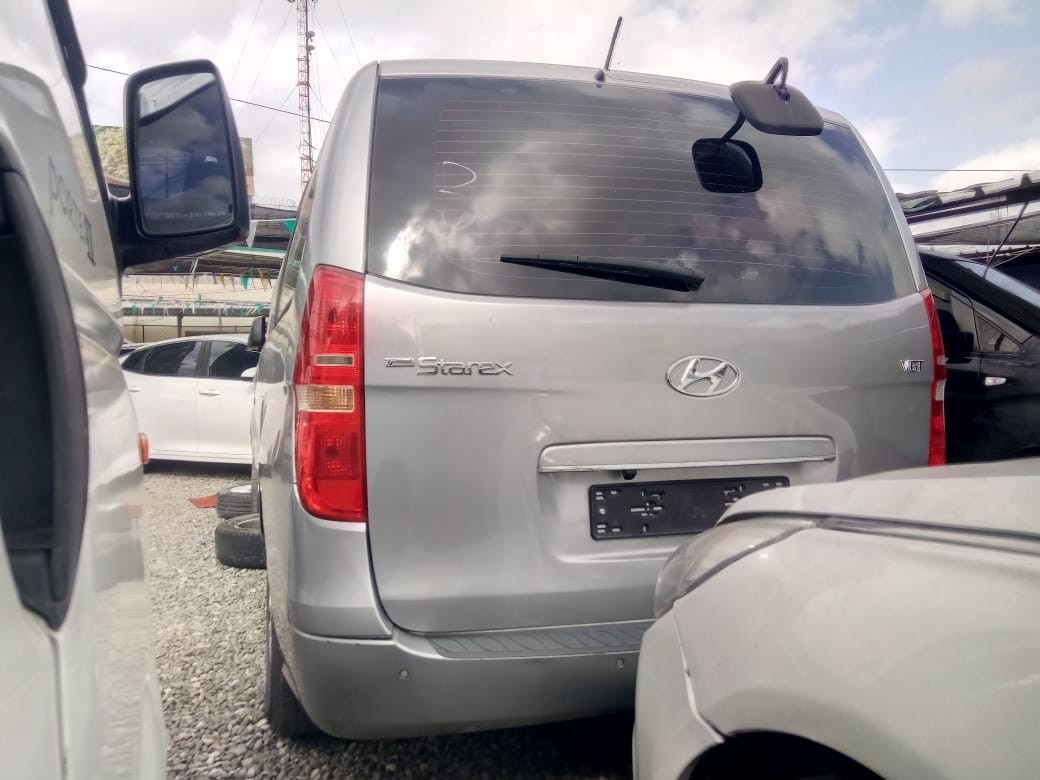jeepetas y camionetas - HYUNDAI STAREX 2018 GRISDESDE: RD$1,320,000.00 5