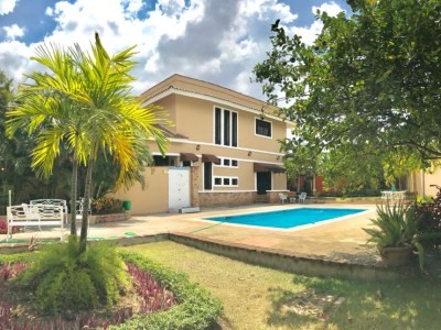 casas - Mansión con Piscina en Complejo Cerrado: Urbanización Portal 0