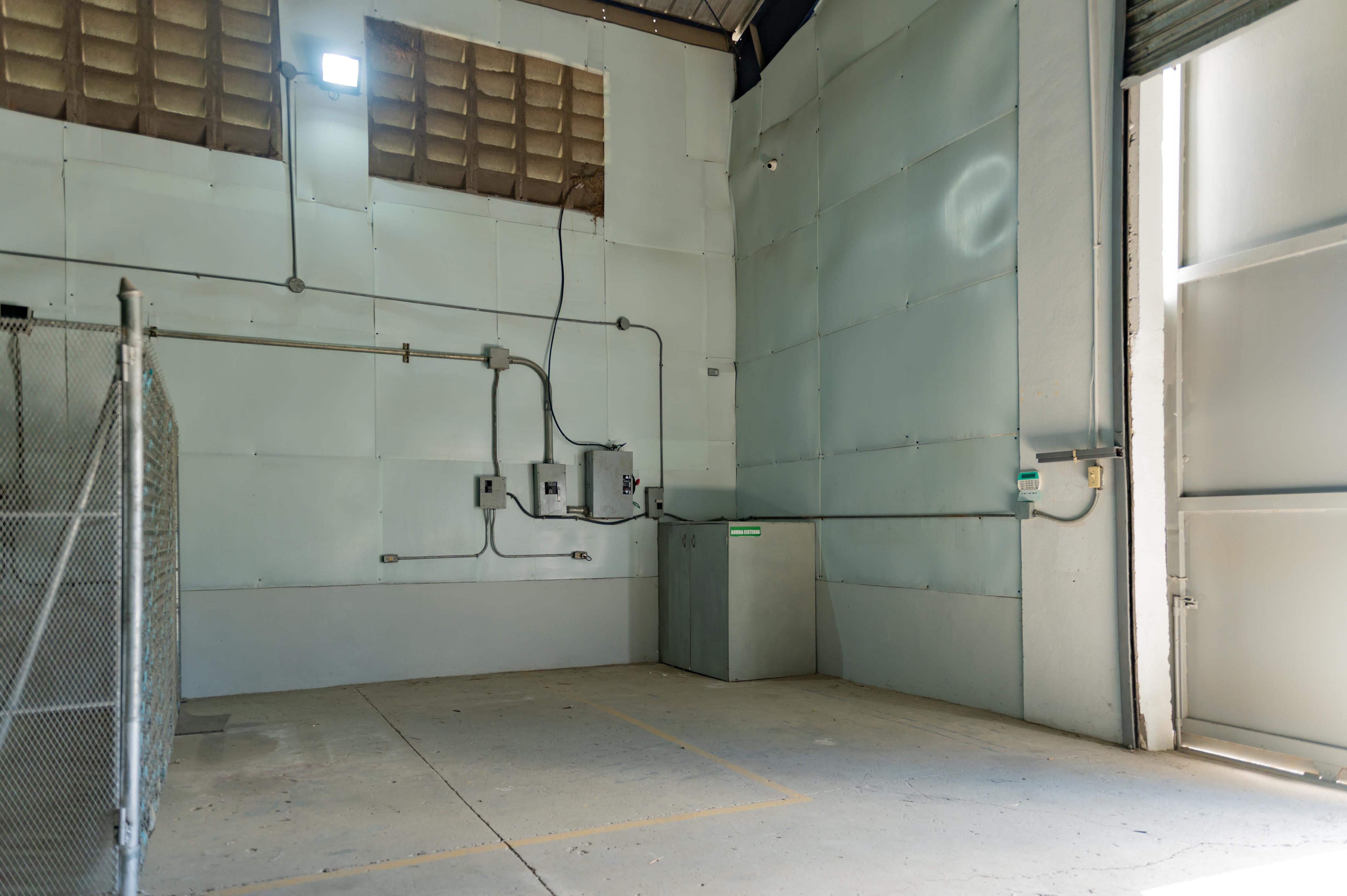 oficinas y locales comerciales - Rento nave industrial en km 13 autopista Duarte  3