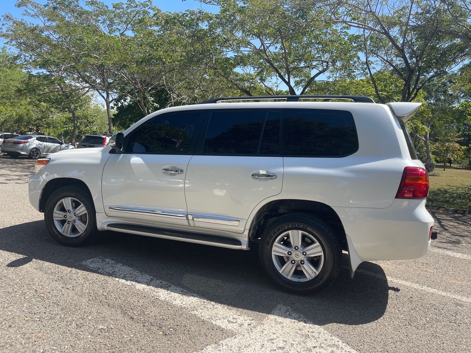 jeepetas y camionetas - TOYOTA LAND CRUISER 2015 3