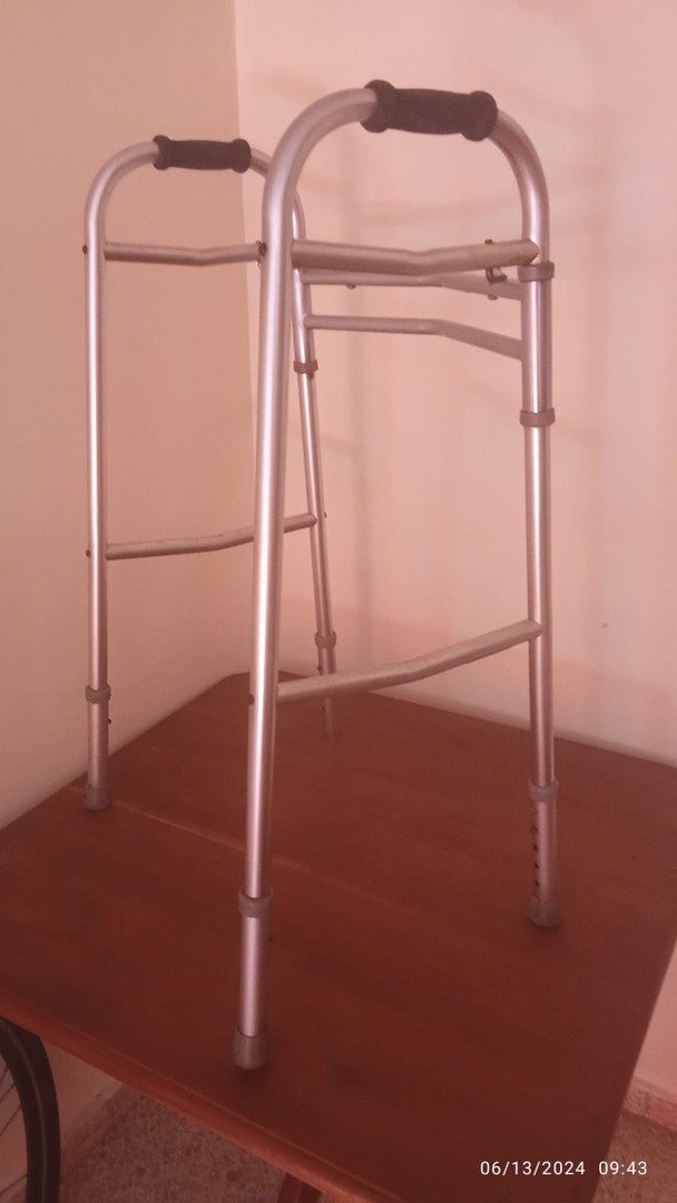 salud y belleza - Andador-muleta para envejecientes y enfermos.Facil de usar y guardar .Fuerte .