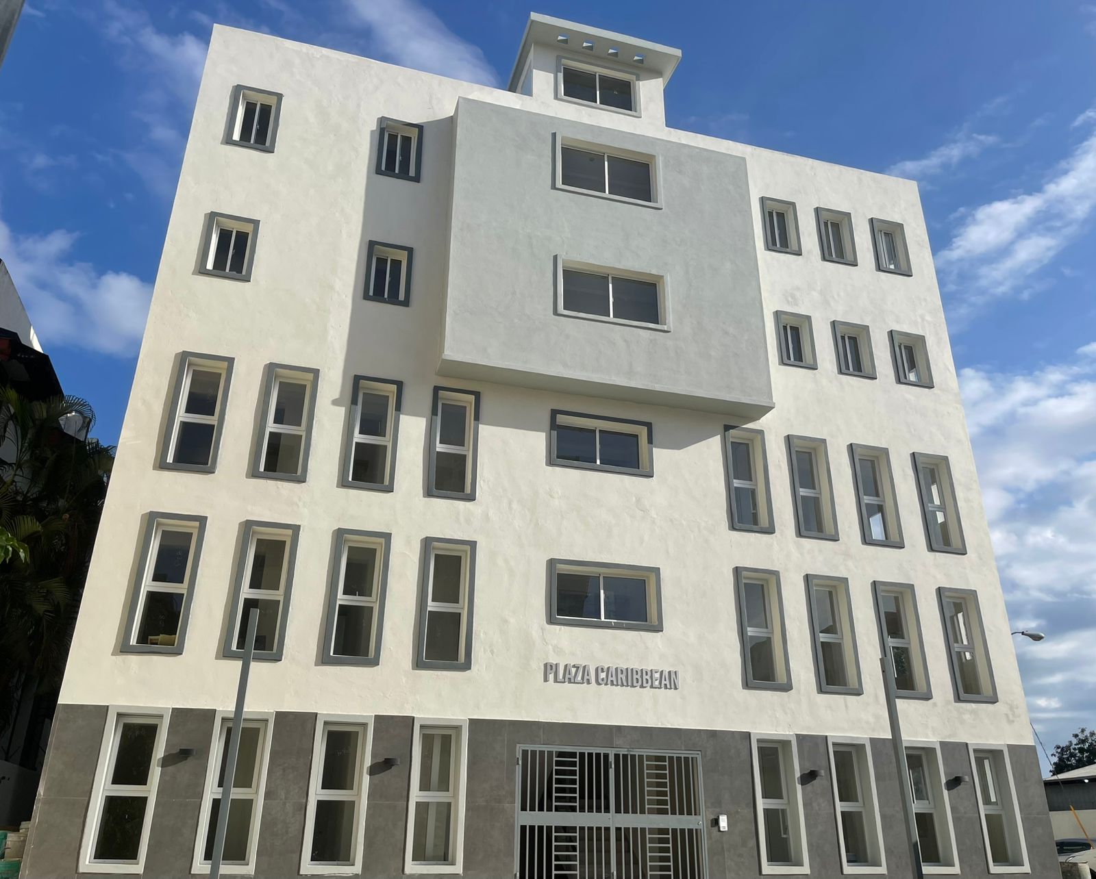 oficinas y locales comerciales - Locales para Oficinas o comercio en Venta frente al Malecón DN